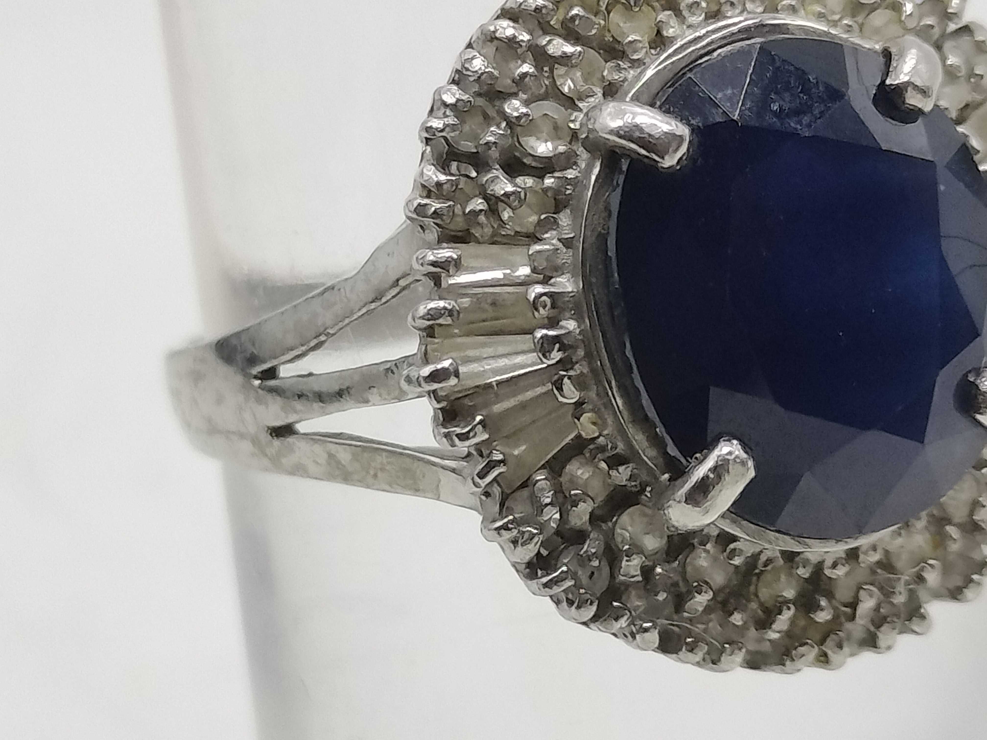 Platinum 3.0 Carat Oval Blue Sapphire and 0.35ctw Diamond Ballerina Halo Ring