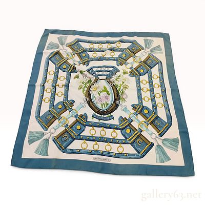 Hermes Aux Champs Silk Twill Carre 90 Scarf. A vintage Hermes silk twill Carre 90 scarf 