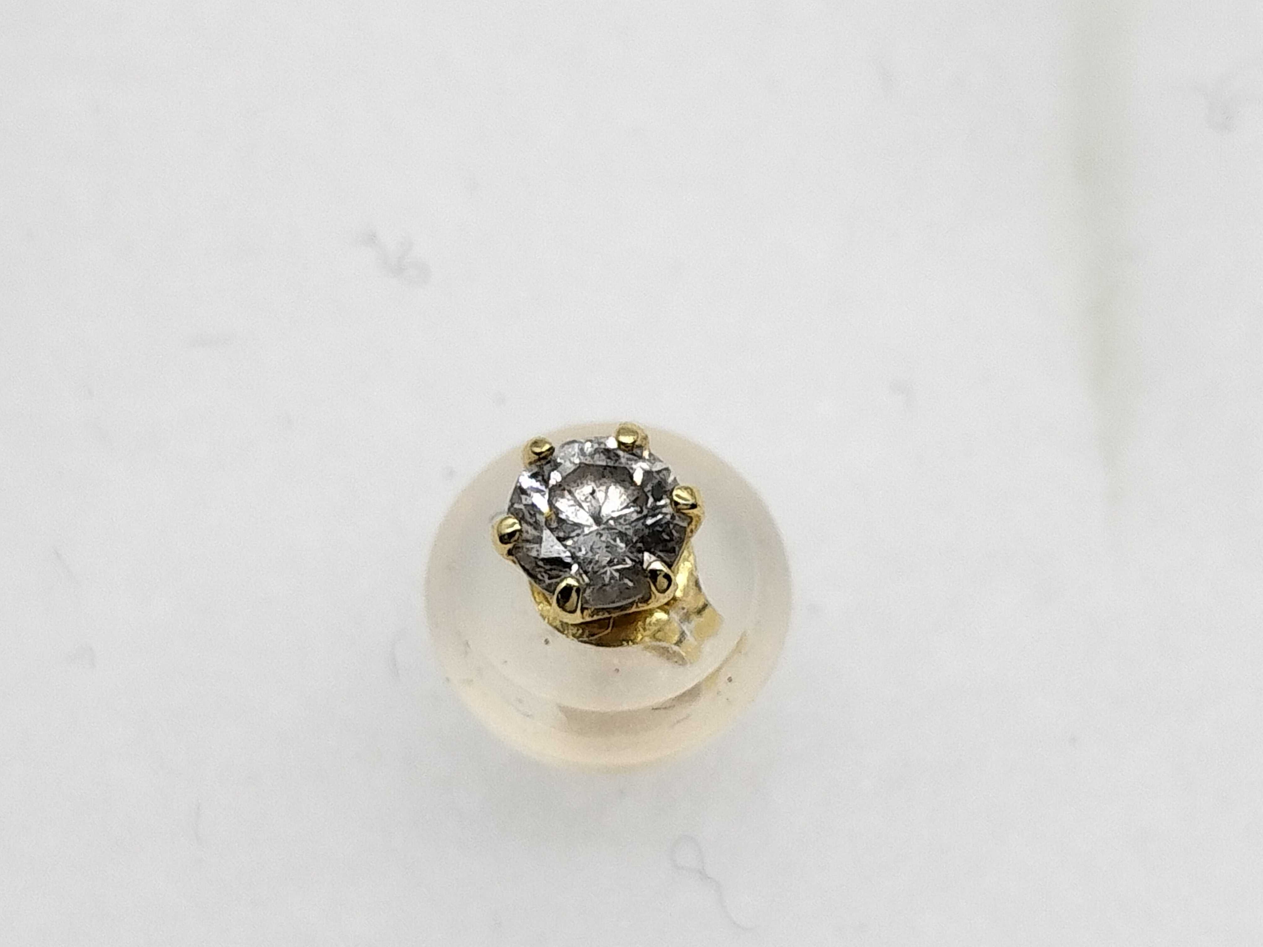 A Pair of Diamond and 18K Yellow Gold Stud Earrings