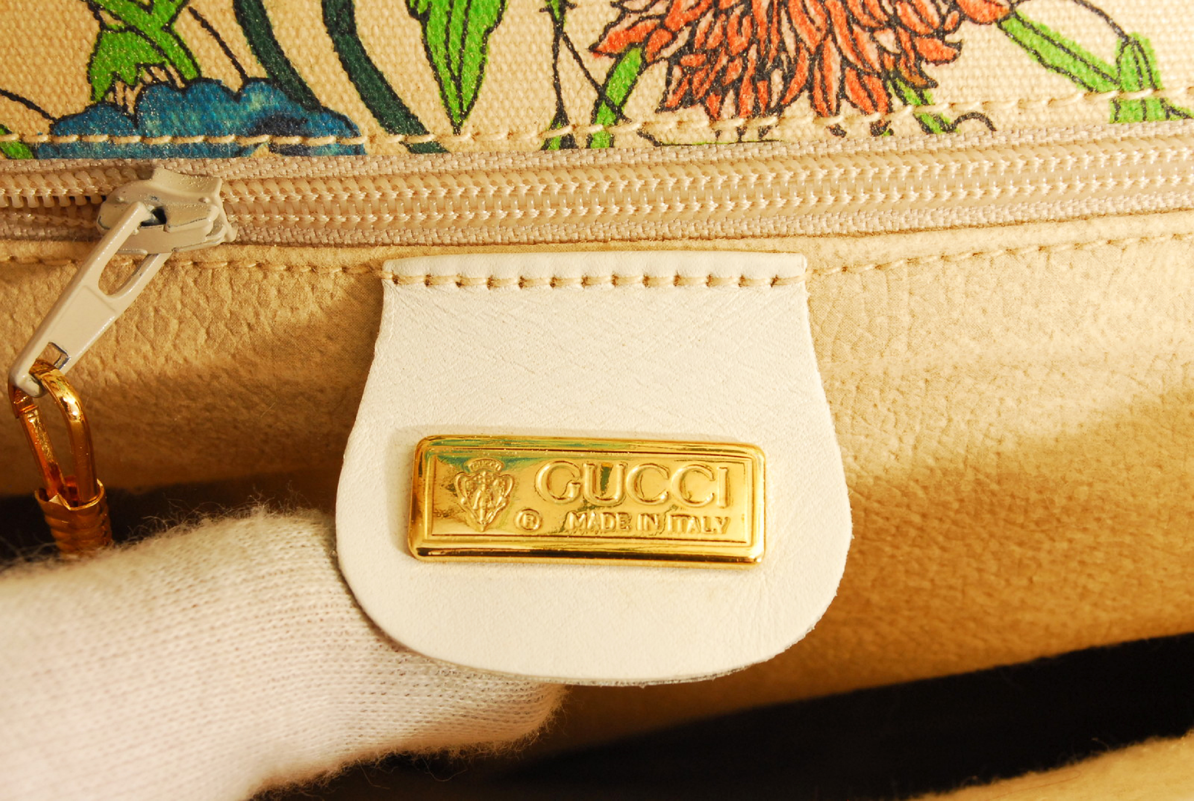 Vintage Gucci Flora Print Canvas and White Leather Shoulder Bag