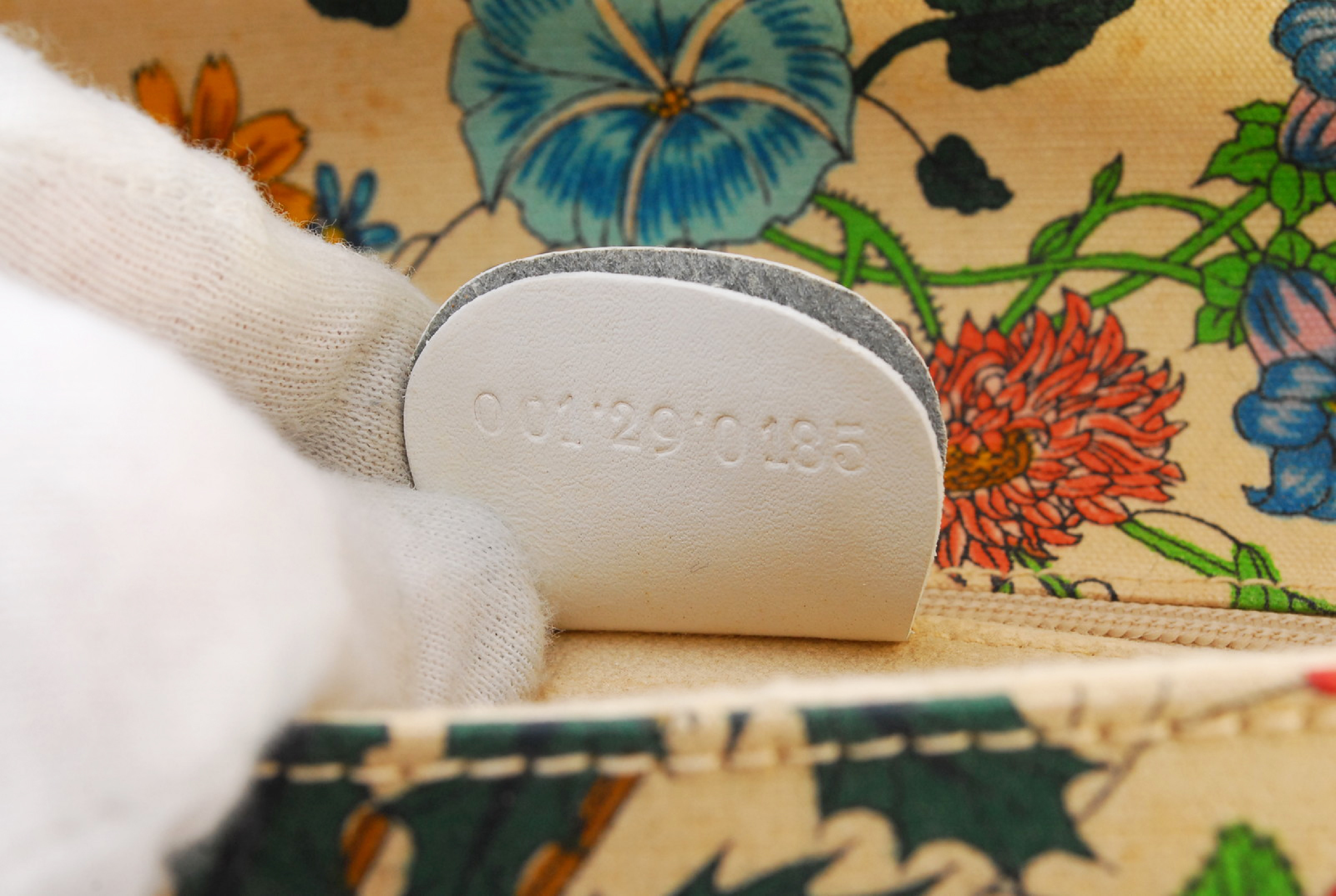 Vintage Gucci Flora Print Canvas and White Leather Shoulder Bag
