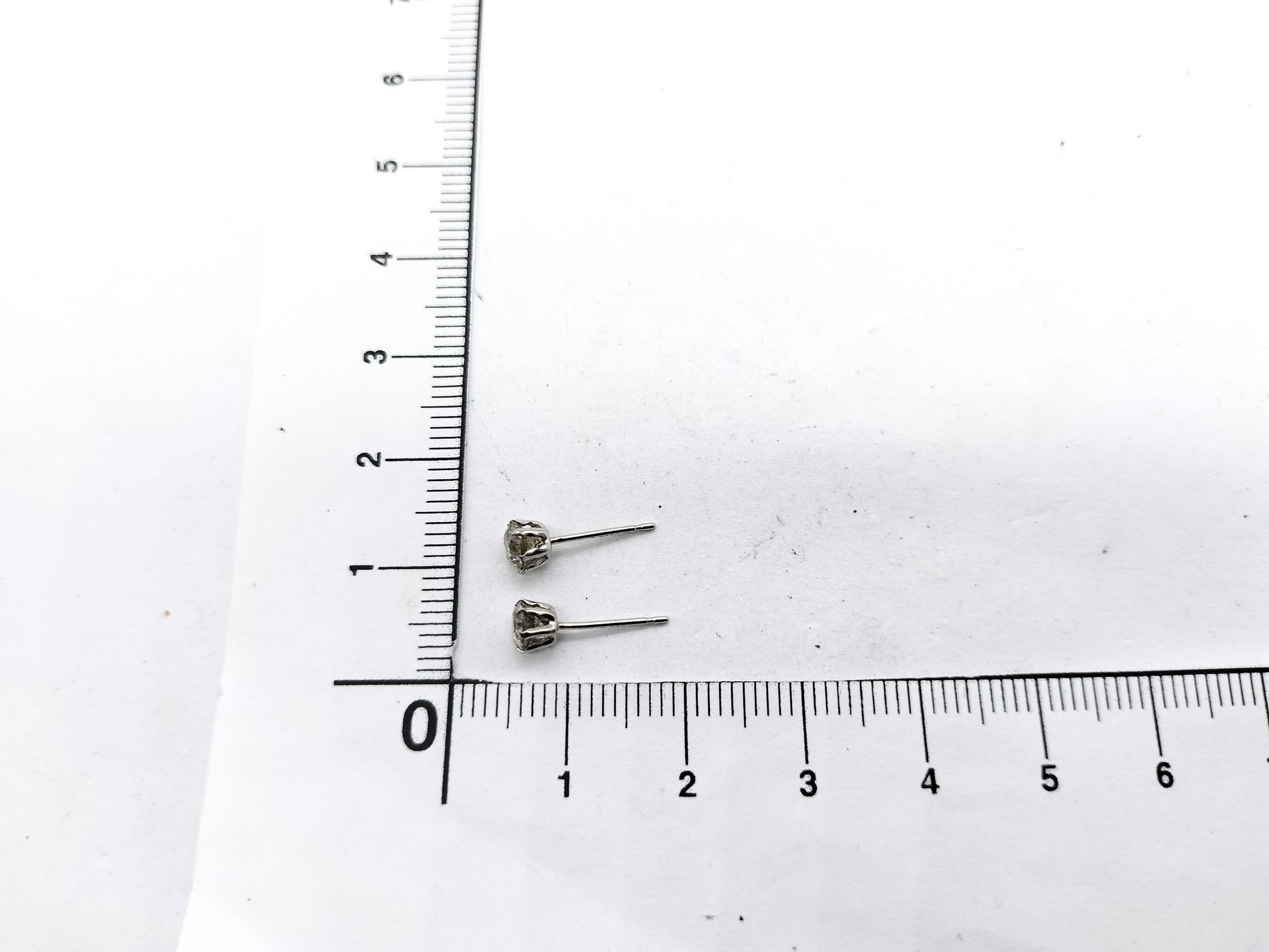A Pair of Round Brilliant Cut Diamond Stud Earrings in Pt900 Platinum 0.60 ctw