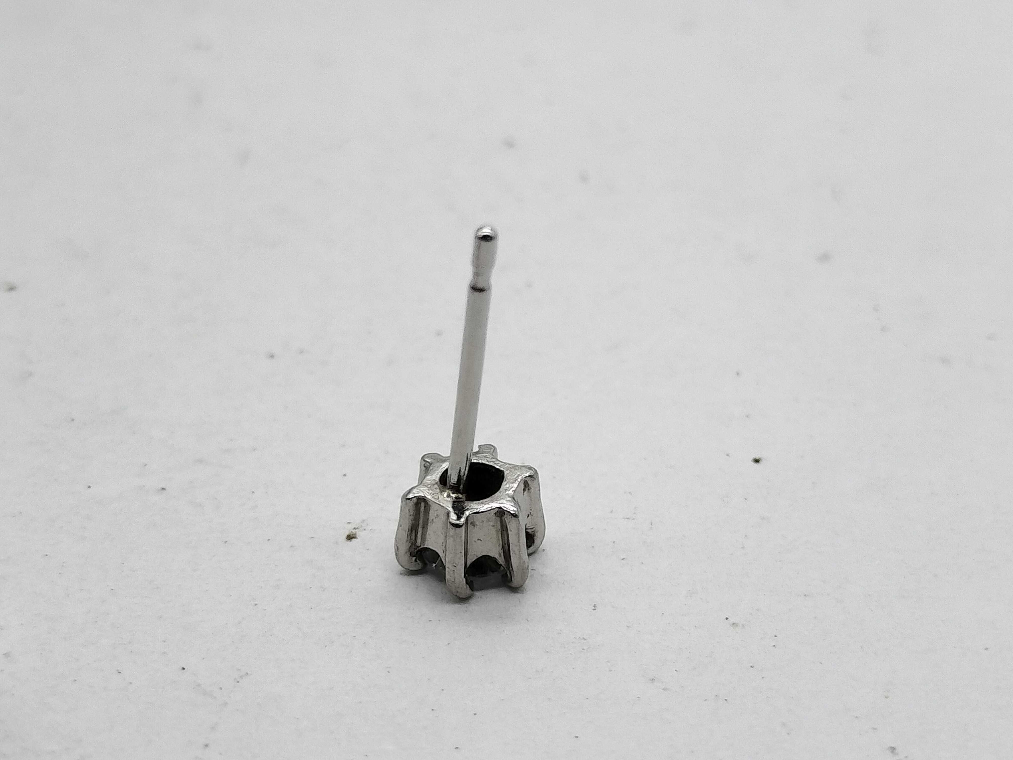 A Pair of Pt900 Platinum and Diamond Stud Earrings