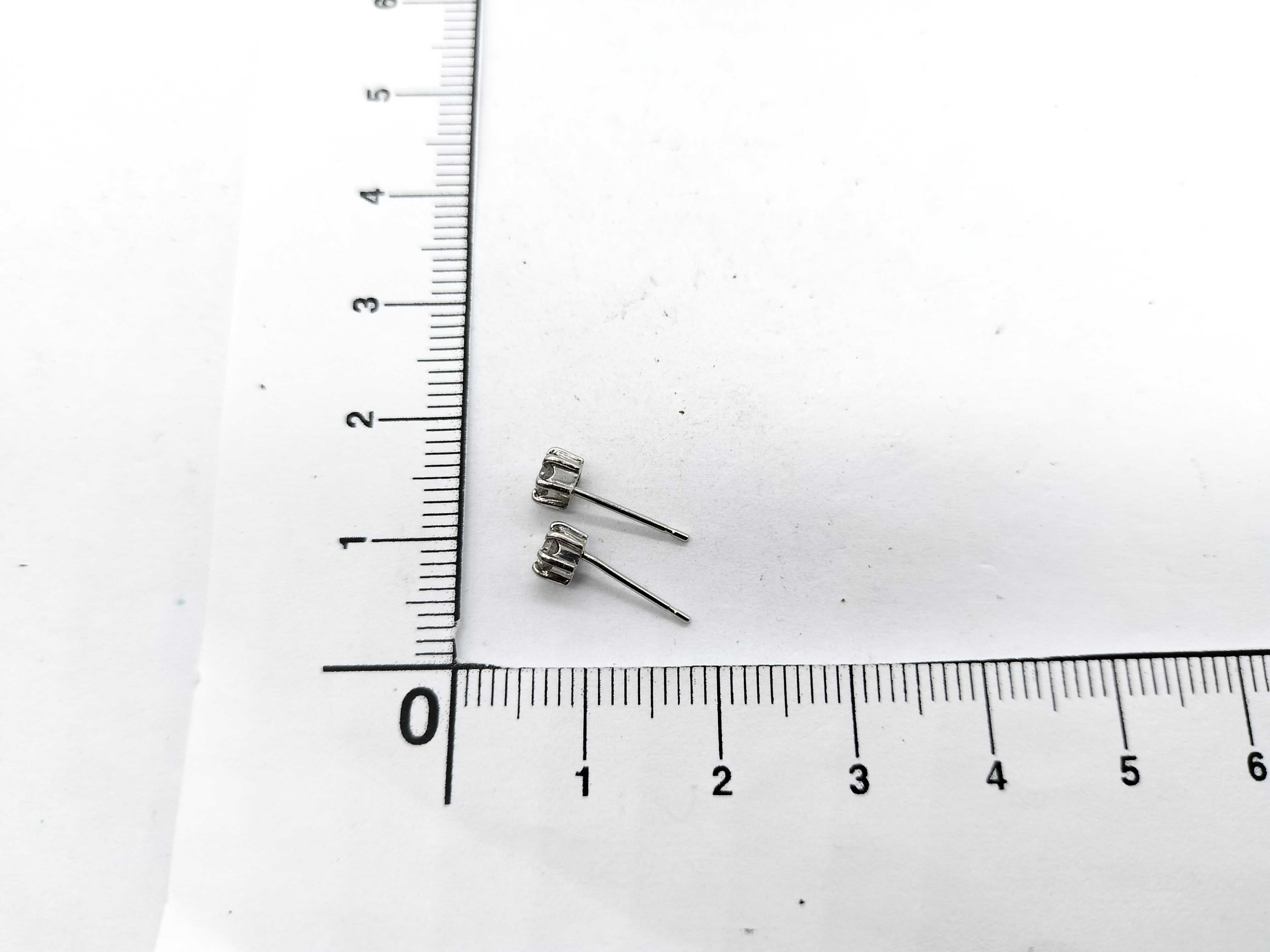 A Pair of Pt900 Platinum and Diamond Stud Earrings