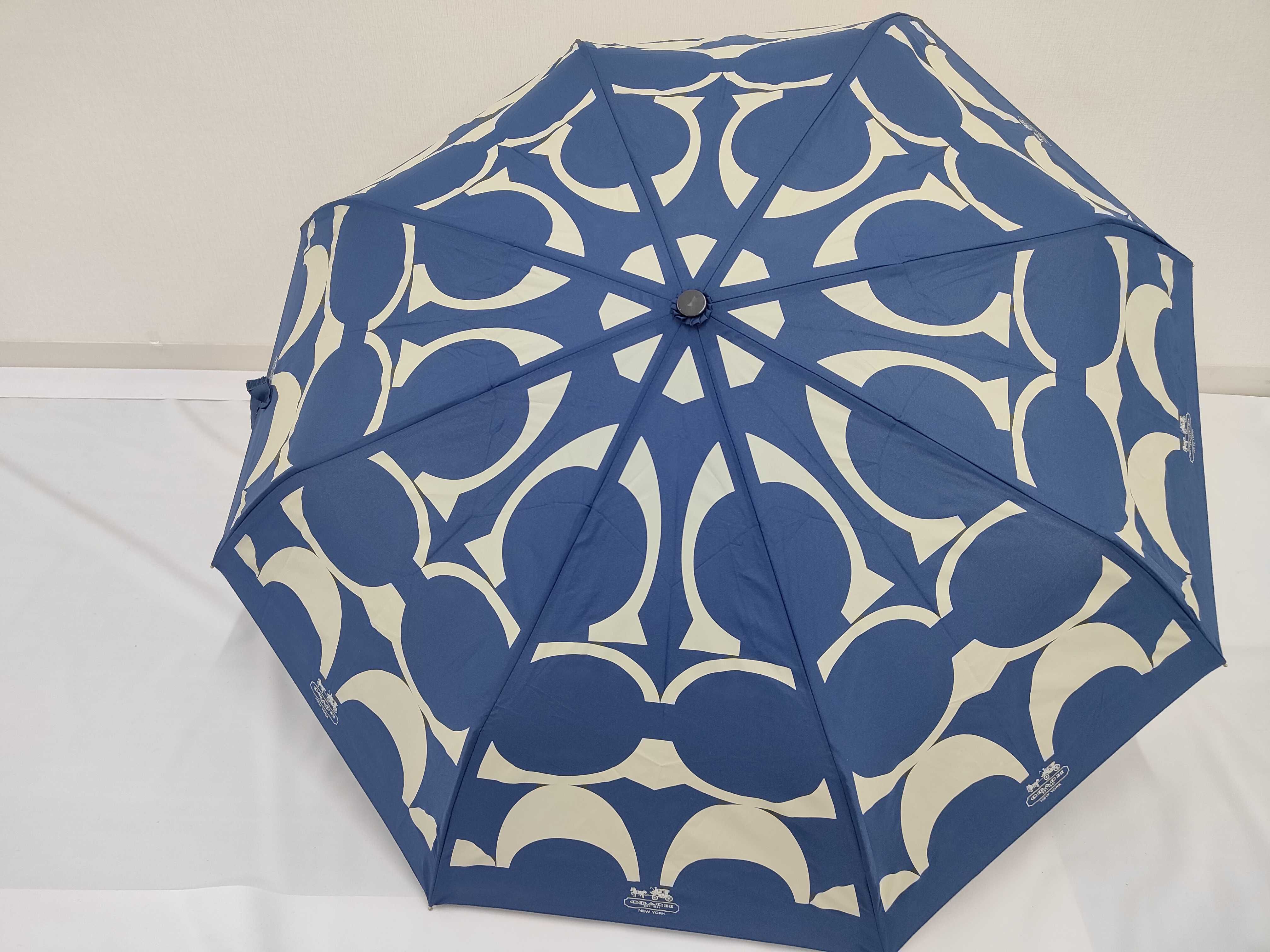 Coach Signature C Monogram Folding Umbrella in Navy and Cream