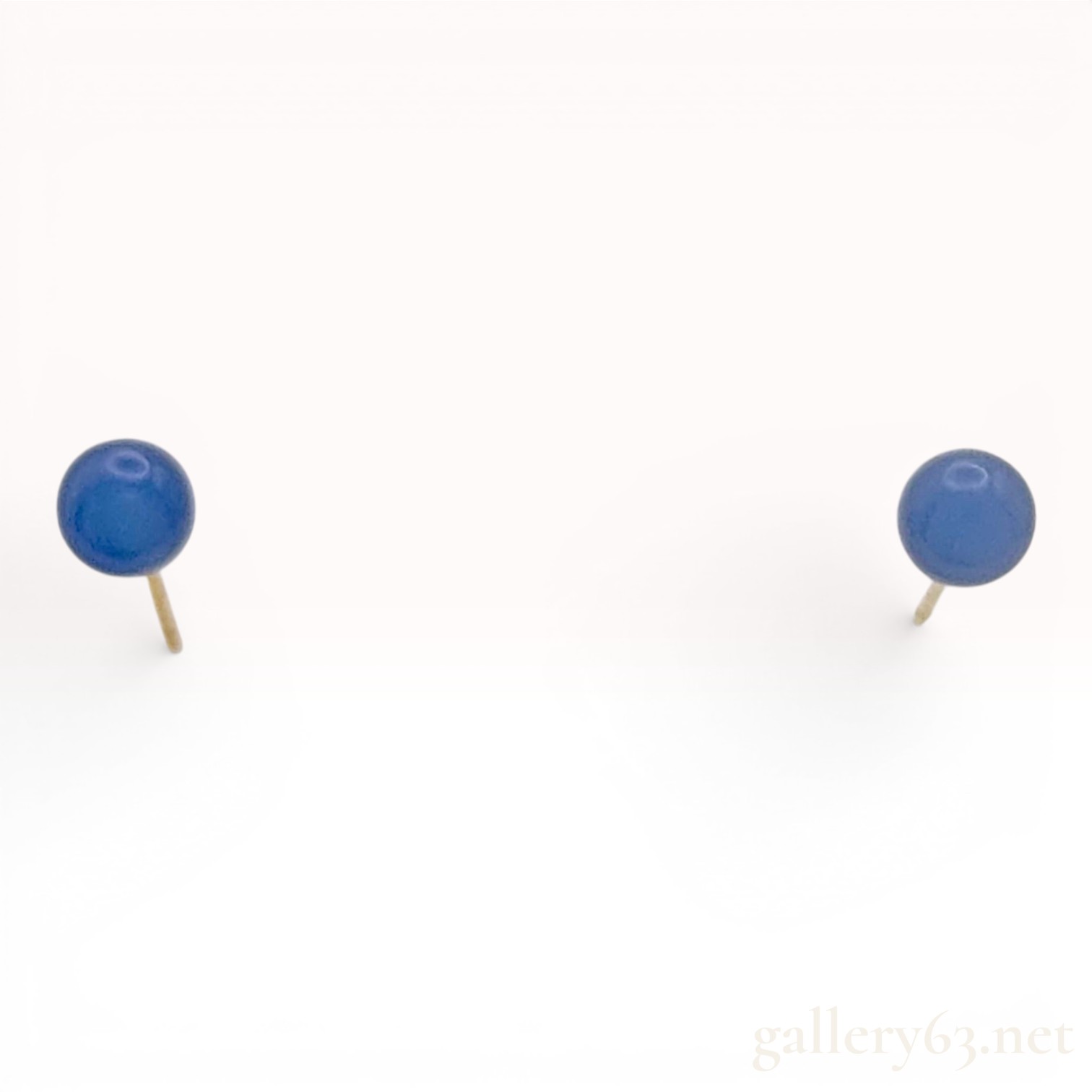 A Pair of 18K Yellow Gold and Blue Chalcedony Ball Stud Earrings