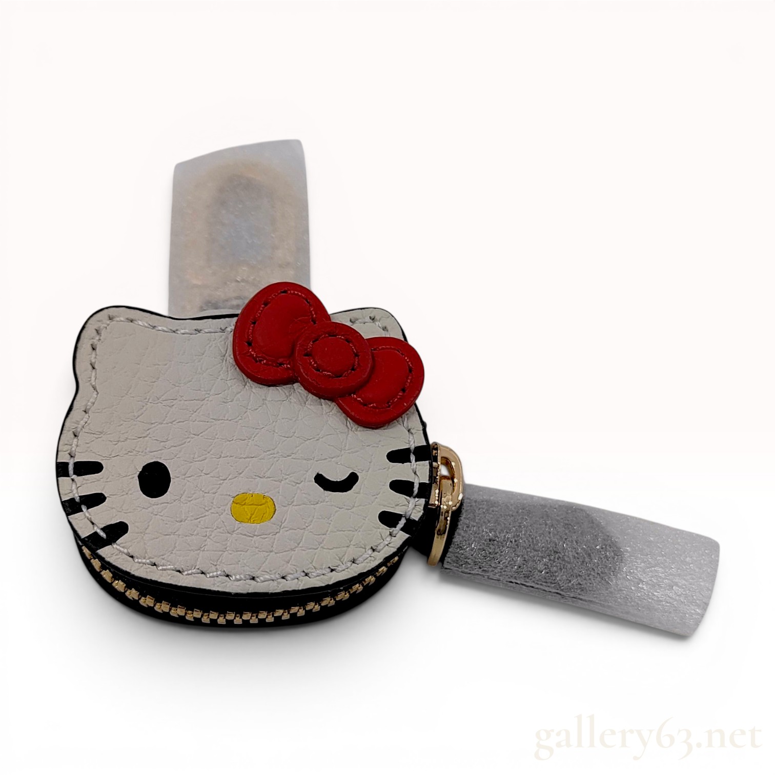 MAISON de SABRE The SABREMOJI Hello Kitty Nano Bag Charm