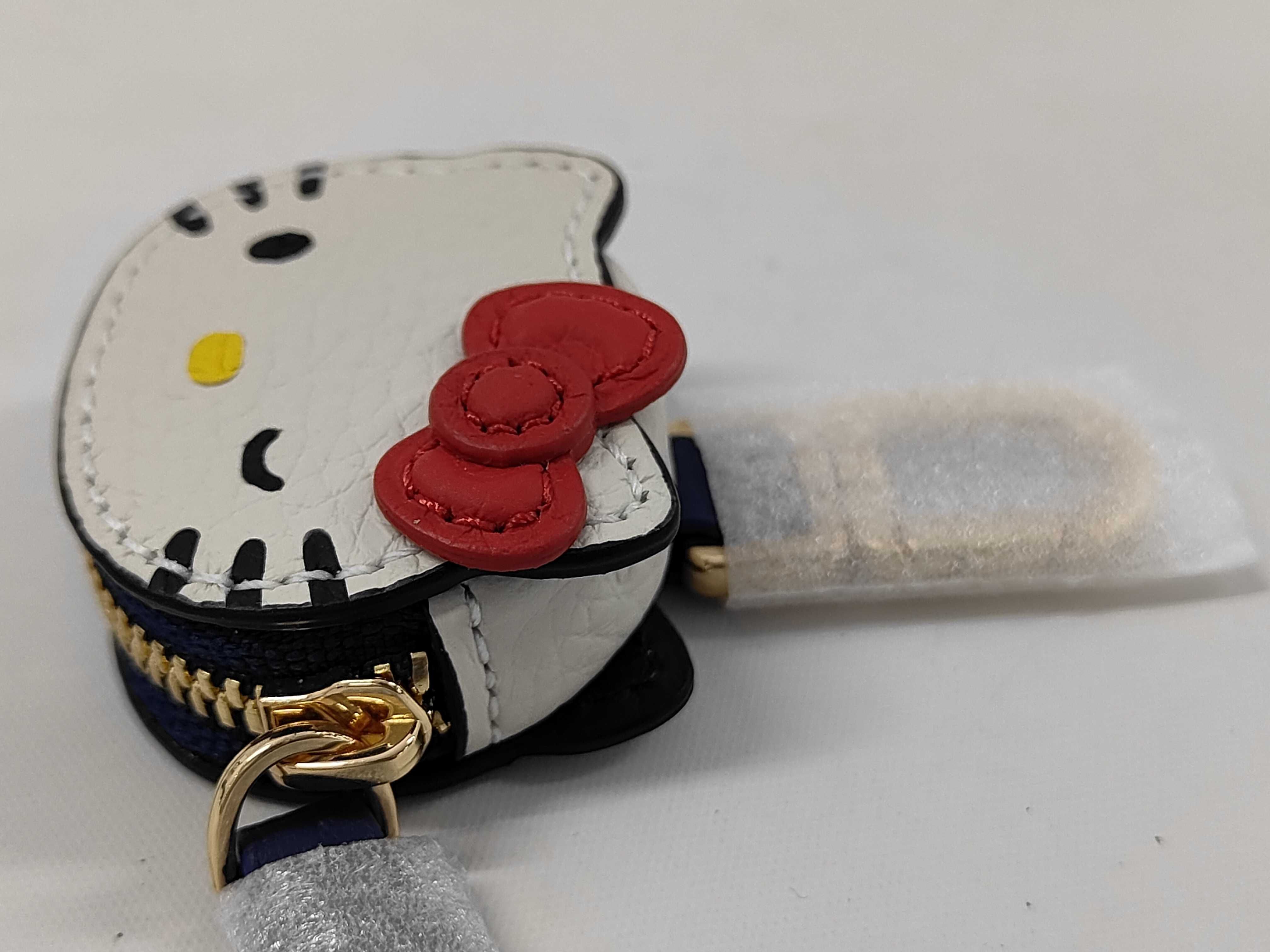 MAISON de SABRE The SABREMOJI Hello Kitty Nano Bag Charm