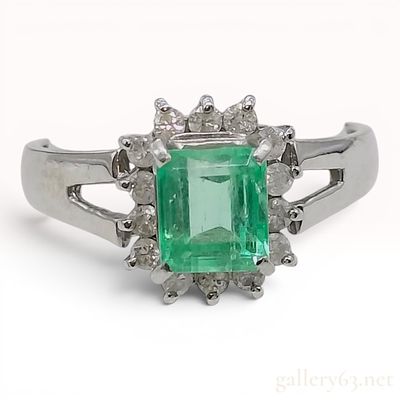 Emerald and Diamond Platinum Cluster Ring. This platinum estate ring features a central 