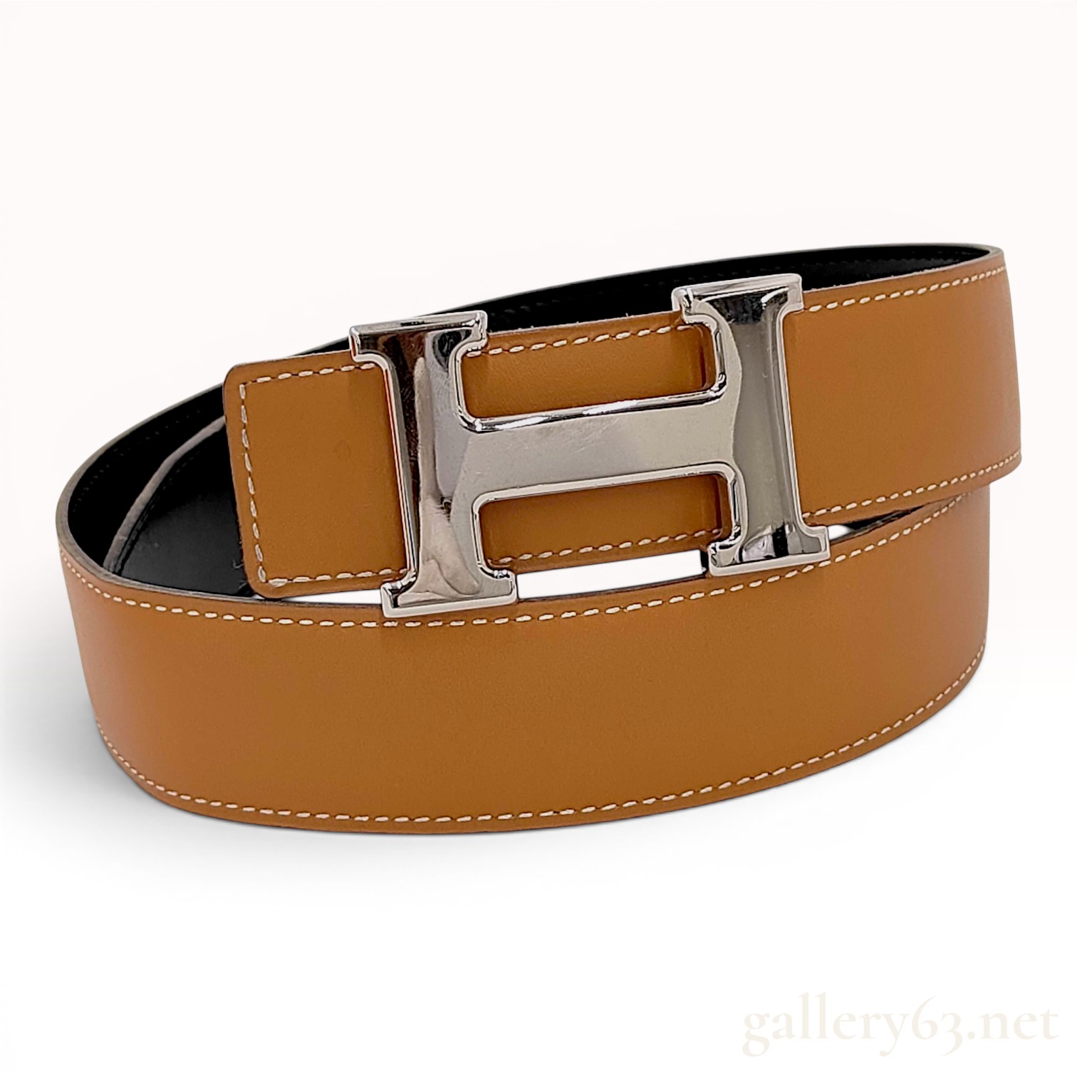 An Hermes Constance Reversible Leather Belt with H Buckle and box