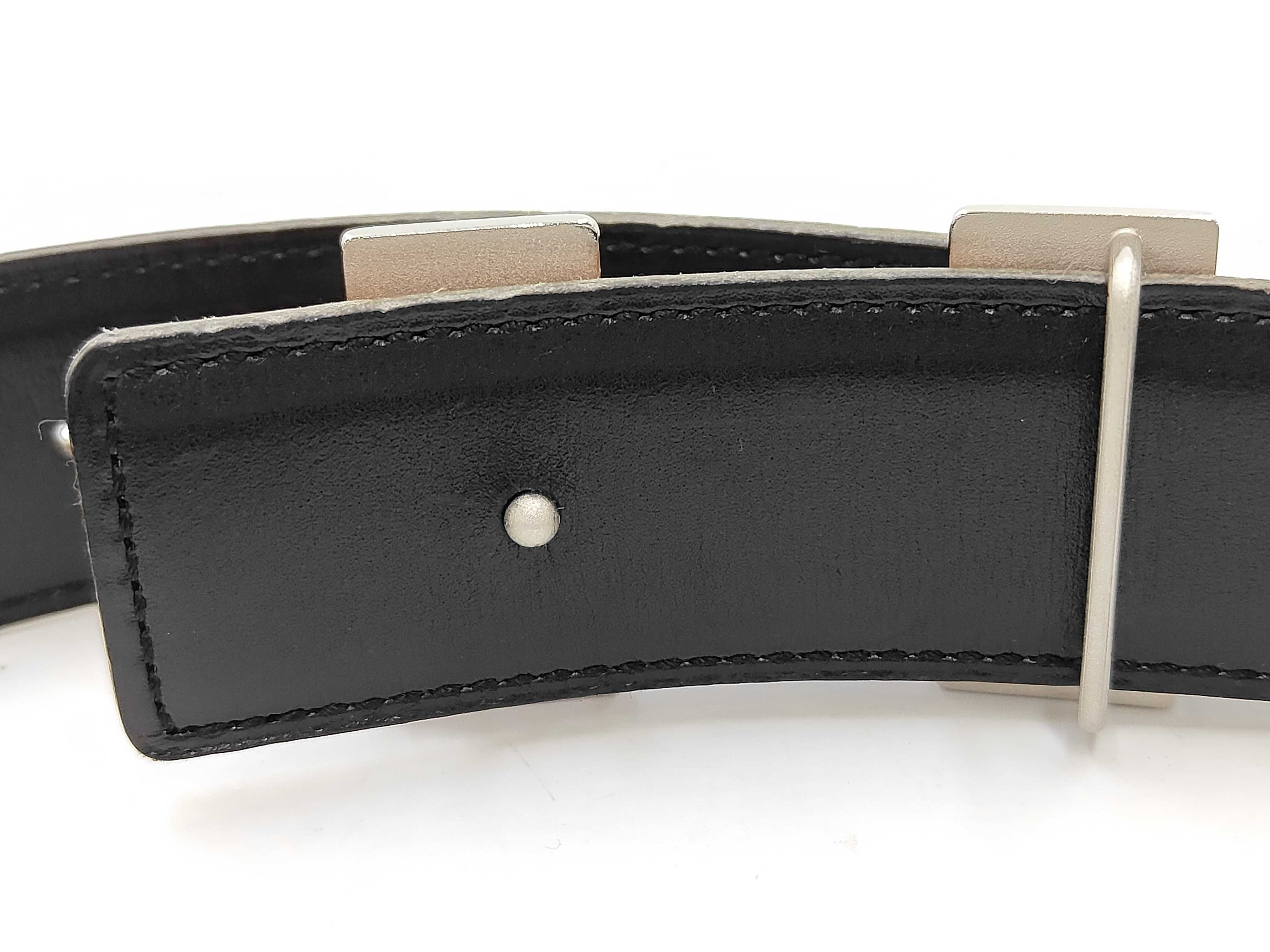 An Hermes Constance Reversible Leather Belt with H Buckle and box