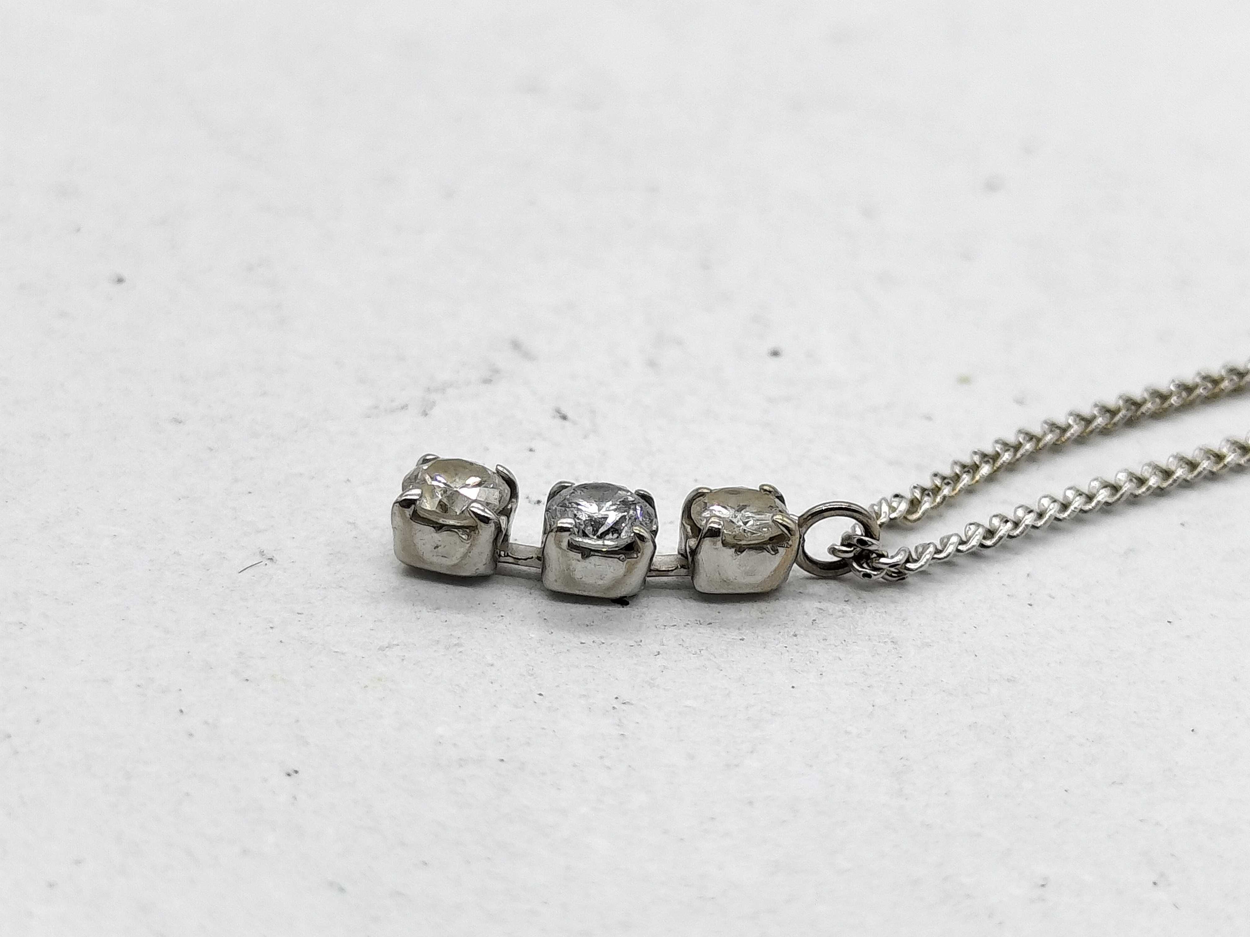 An 18 Karat White Gold and Diamond Three Stone Drop Necklace