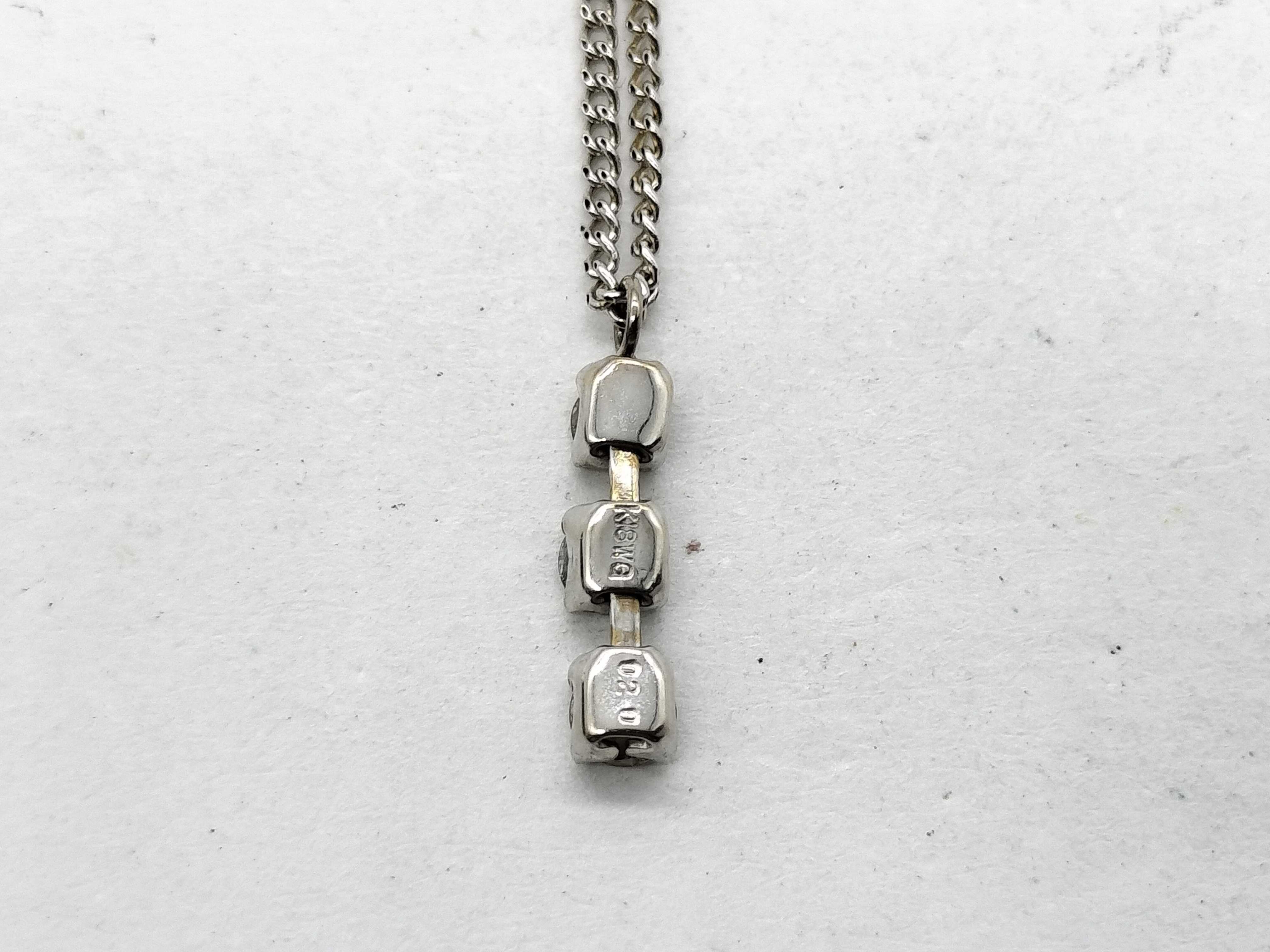 An 18 Karat White Gold and Diamond Three Stone Drop Necklace
