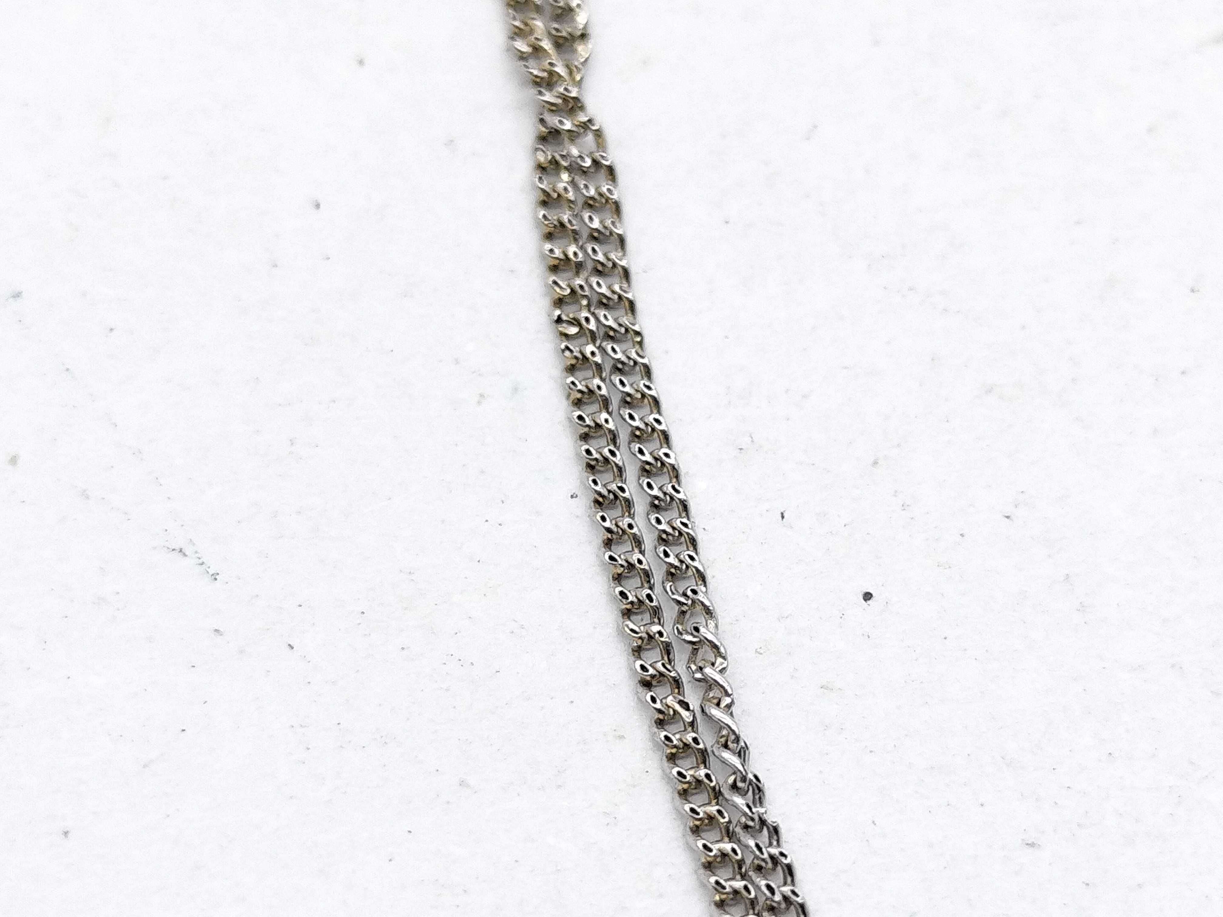 An 18 Karat White Gold and Diamond Three Stone Drop Necklace