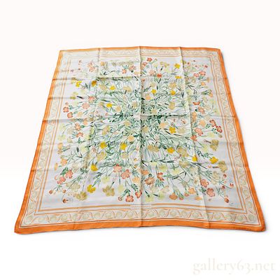 Hermes Oeillets Sauvages et Autres Caryophyllees Silk Scarf. This Hermes 90cm silk twill scarf 