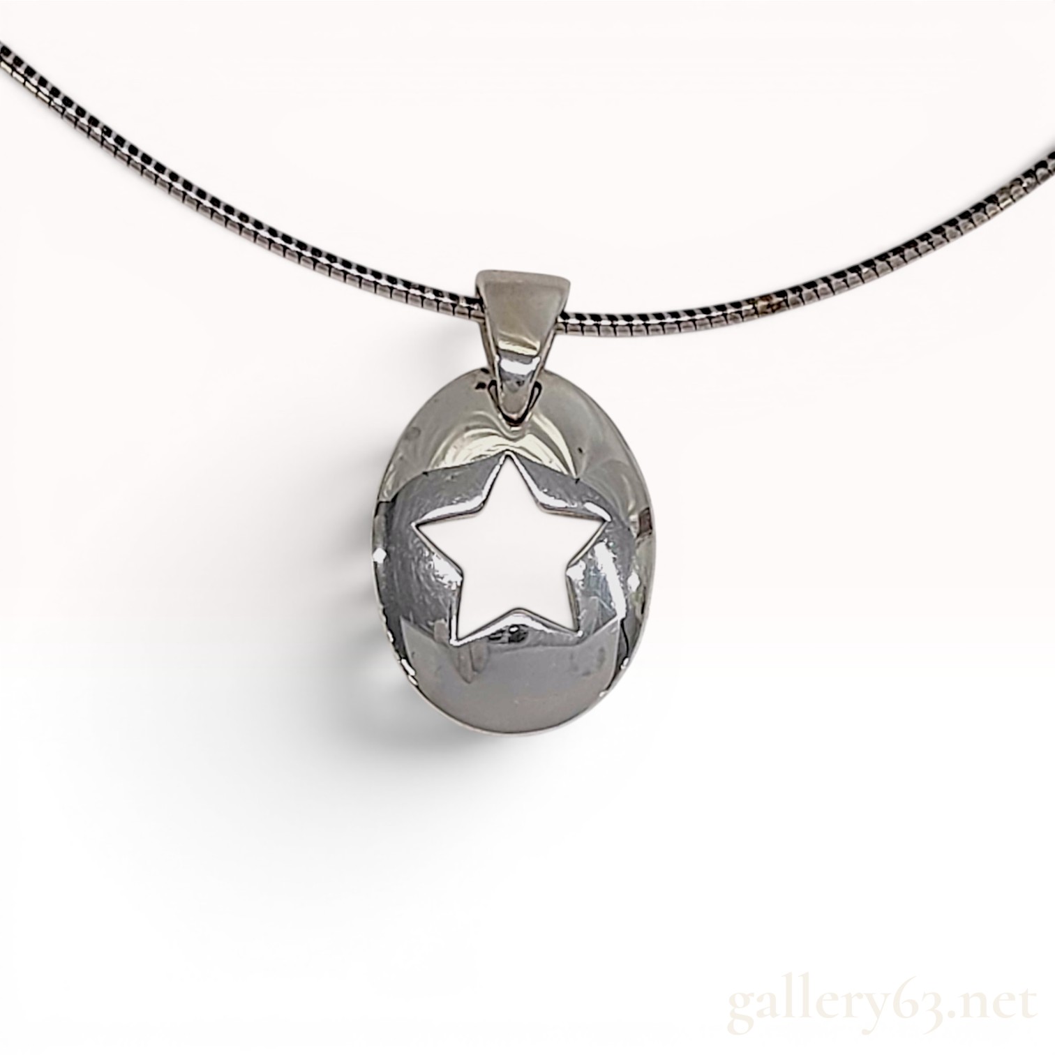 Tiffany & Co. 1999 Sterling Silver Stencil Star Pendant Necklace