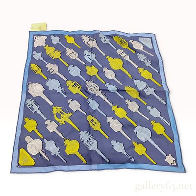 Hermes Merveilleuses Lanternes Silk Twill Gavroche Scarf. This Hermes silk gavroche scarf 