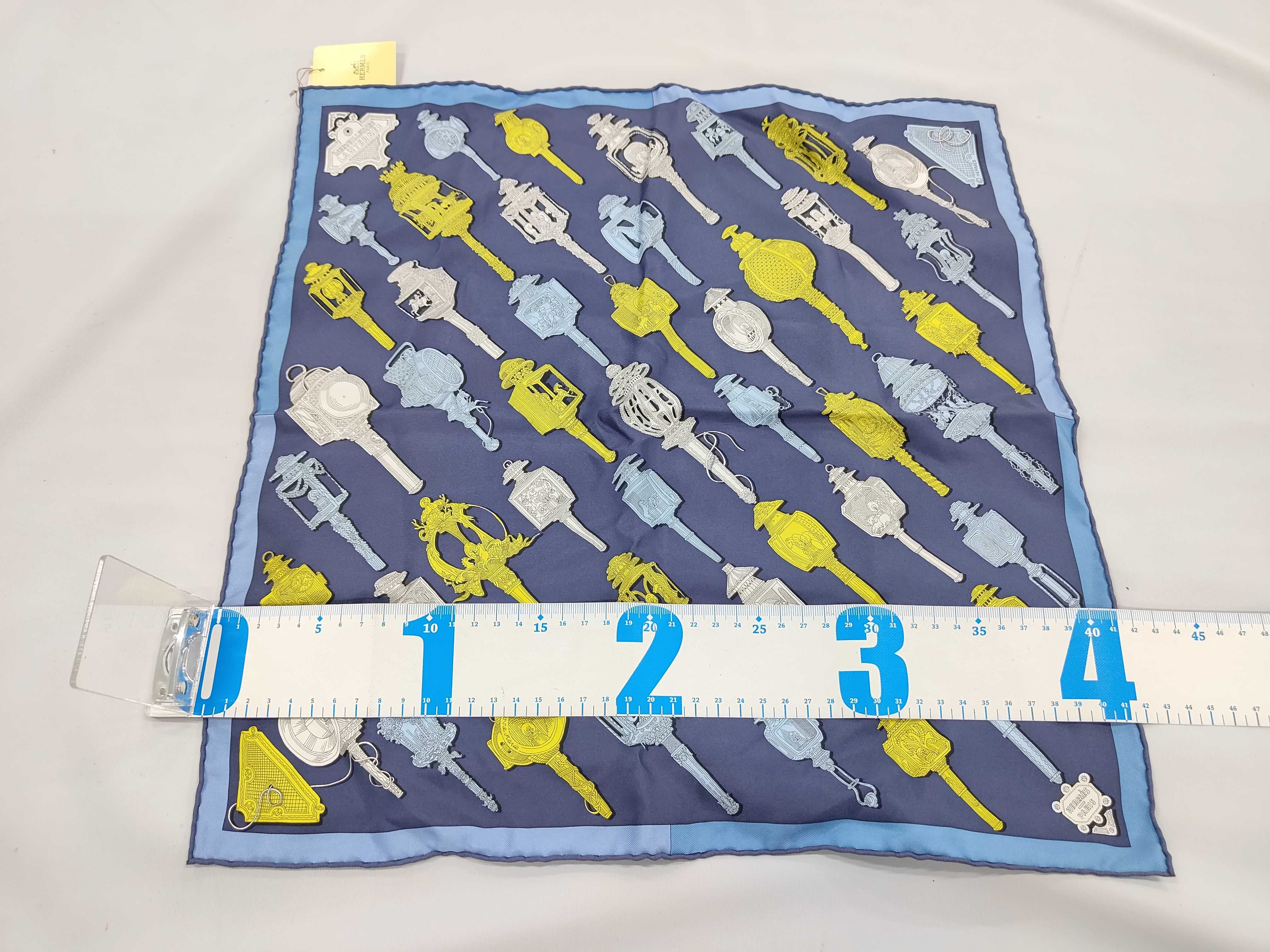 Hermes Merveilleuses Lanternes Silk Twill Gavroche Scarf