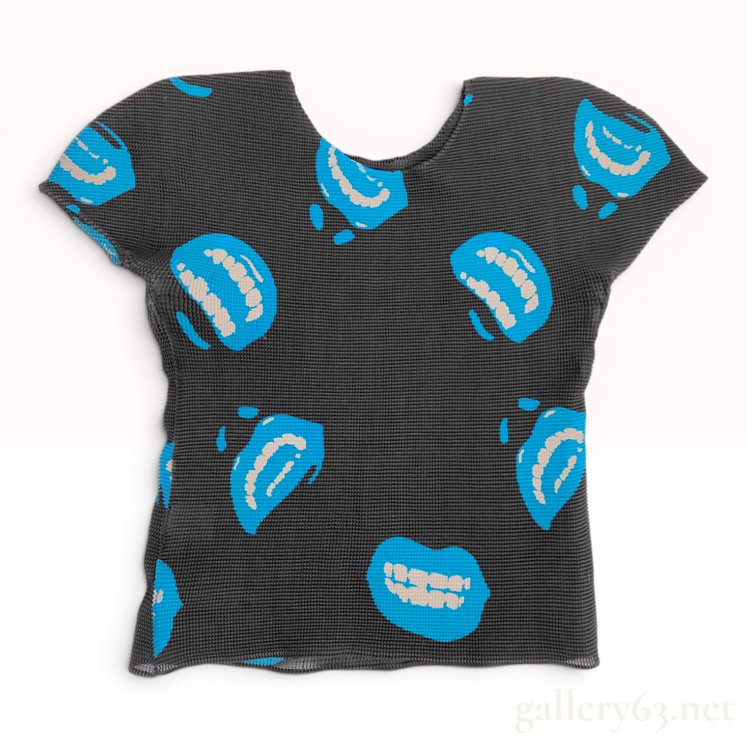 Issey Miyake me Line Black Pleated Short Sleeve Top with Mouth Print