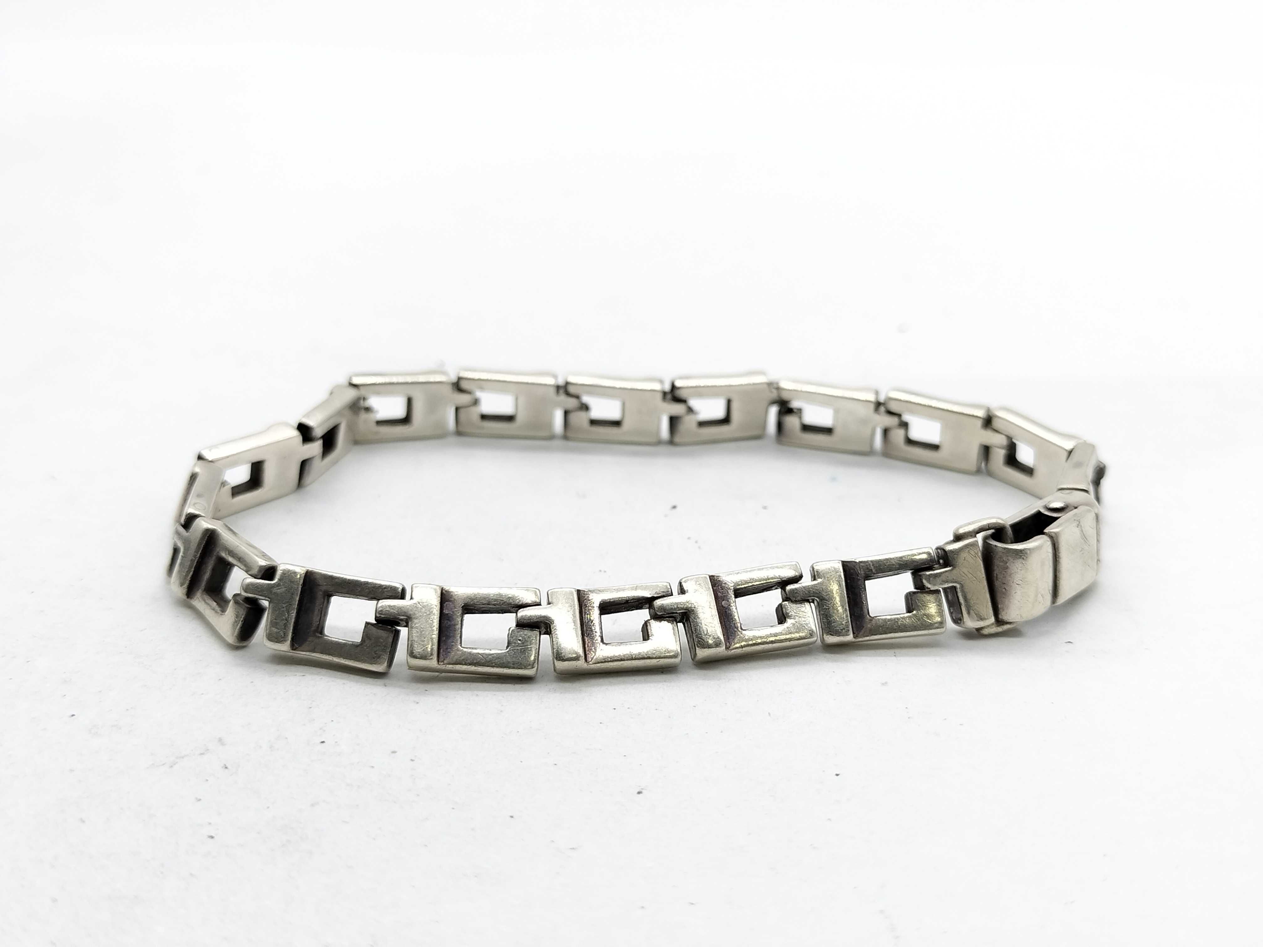 Gucci Sterling Silver Stylized G Link Bracelet