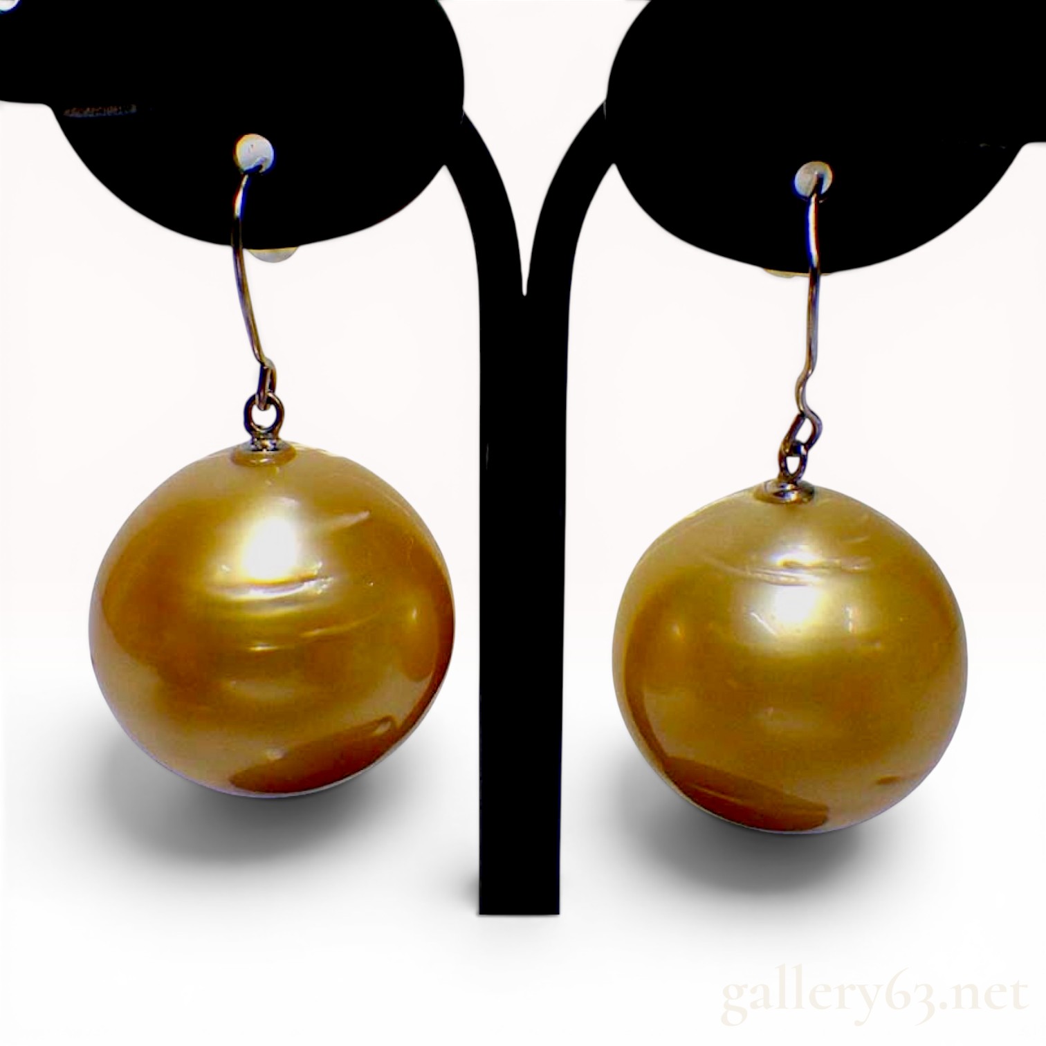 A Pair of Semi-Round Golden Pearl and Pt900 Platinum Earrings