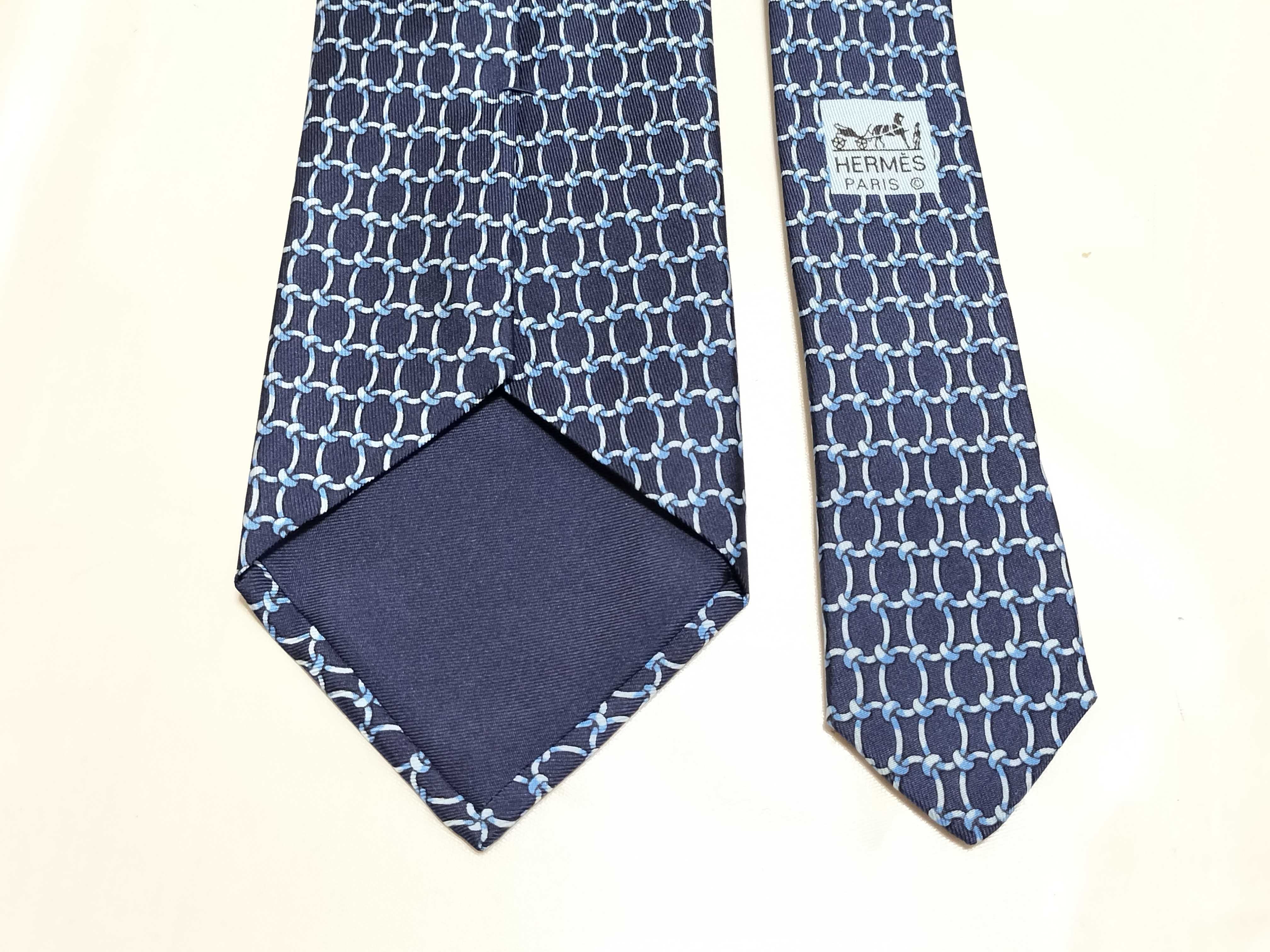 Hermes Paris Silk Necktie in Interlocking Chain Link Pattern