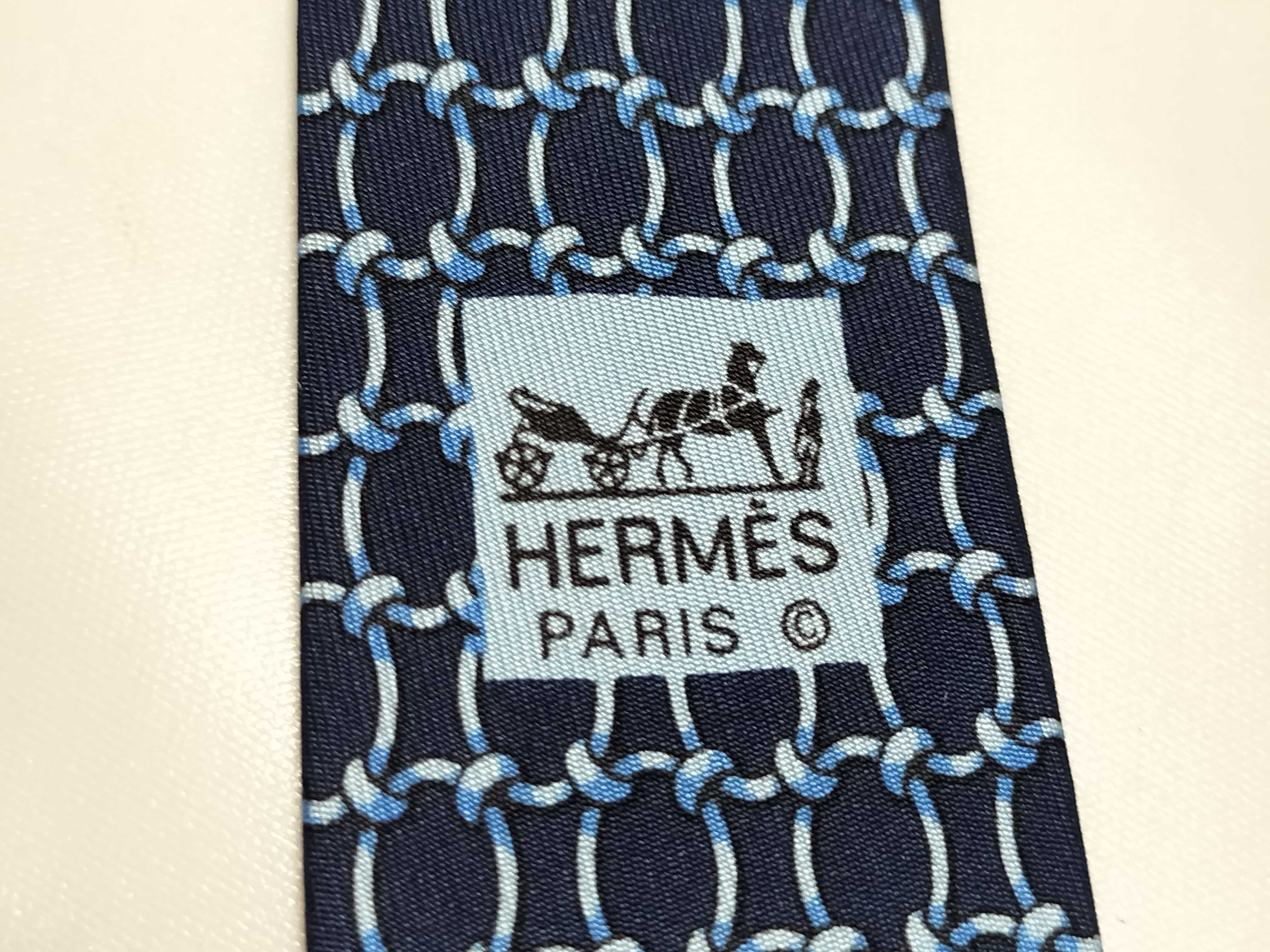 Hermes Paris Silk Necktie in Interlocking Chain Link Pattern