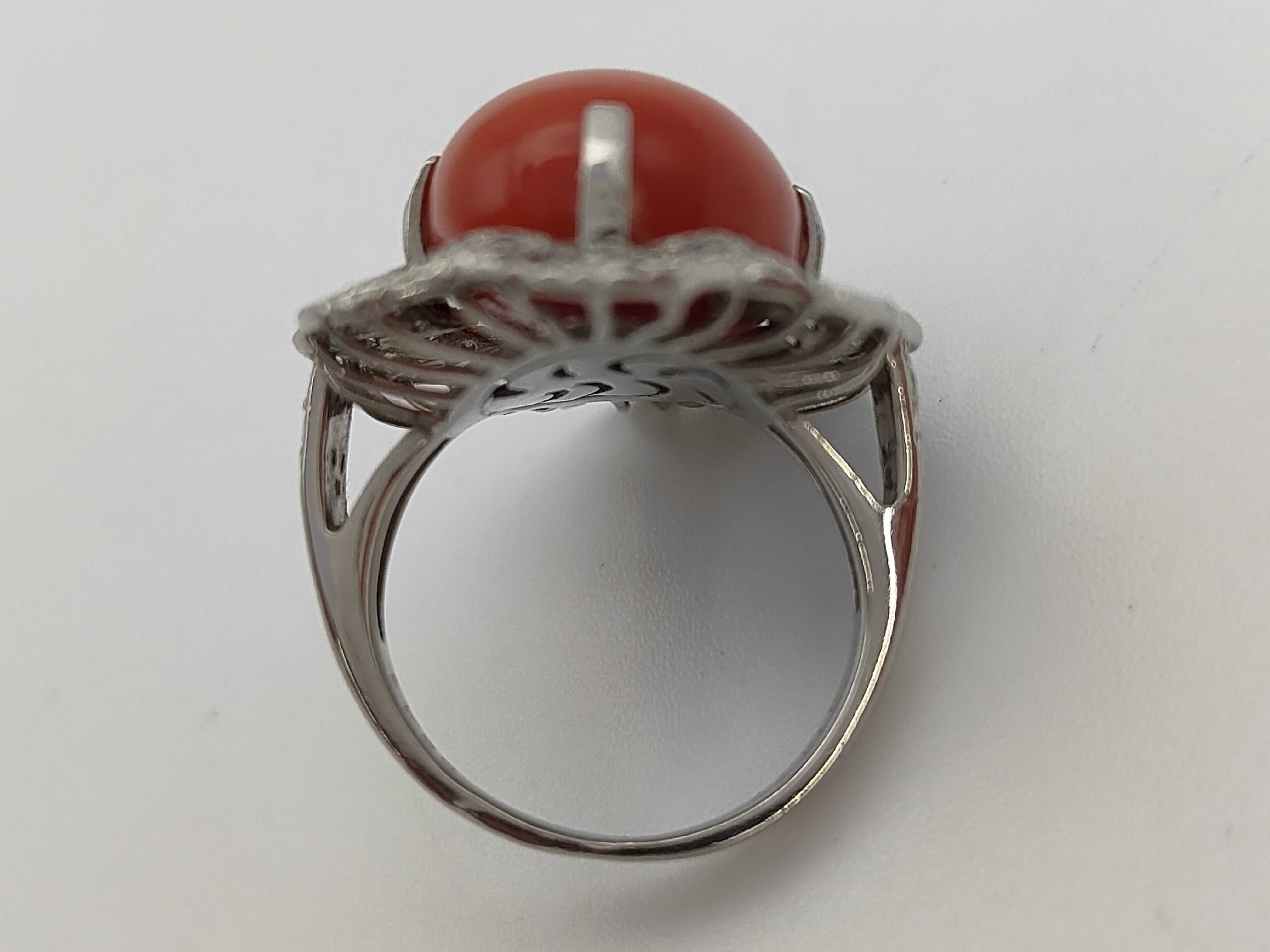 Antique Red Coral and Diamond Cocktail Ring in Pt900 Platinum
