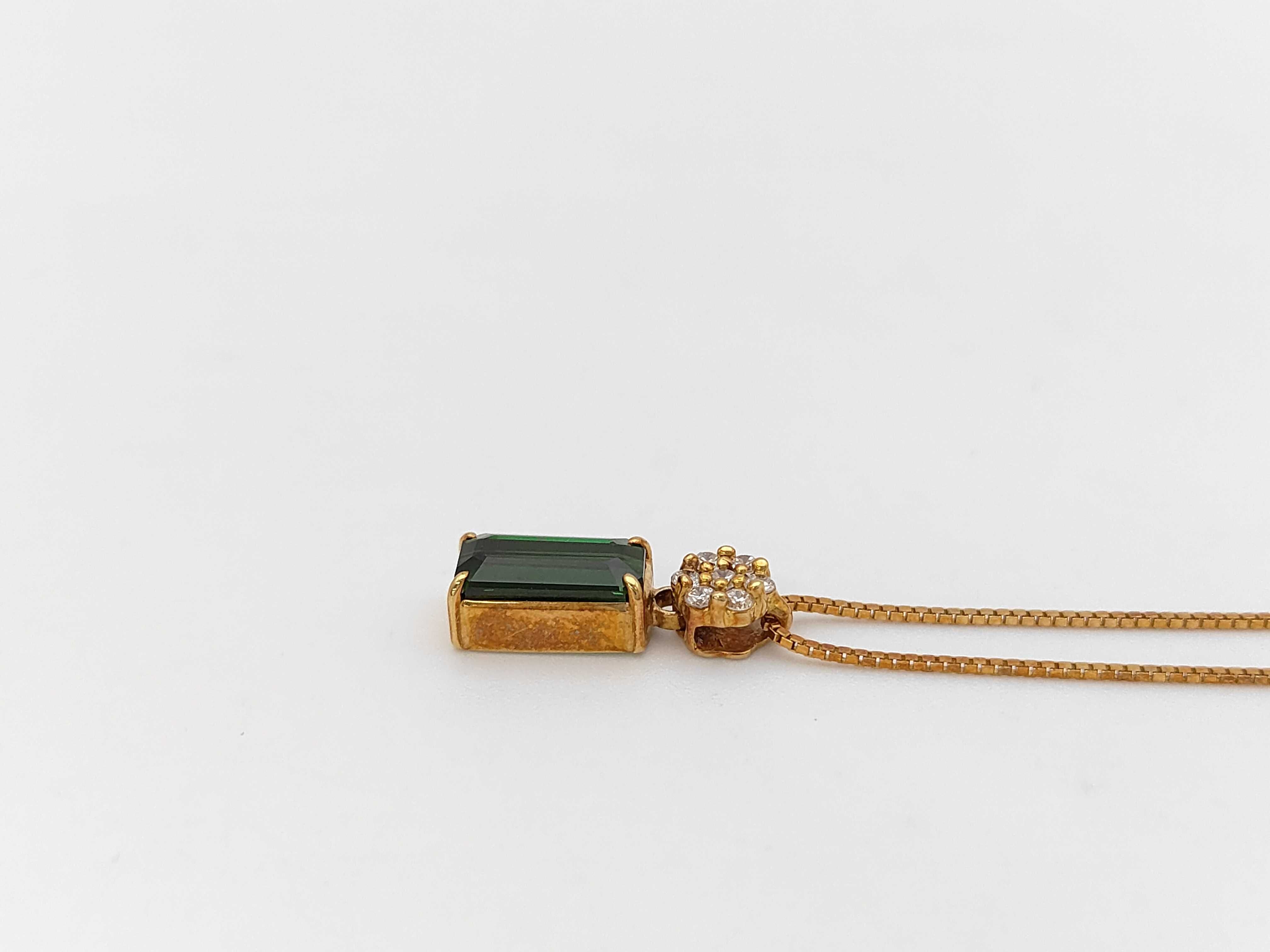 18 Karat Yellow Gold Green Tourmaline and Diamond Pendant Necklace