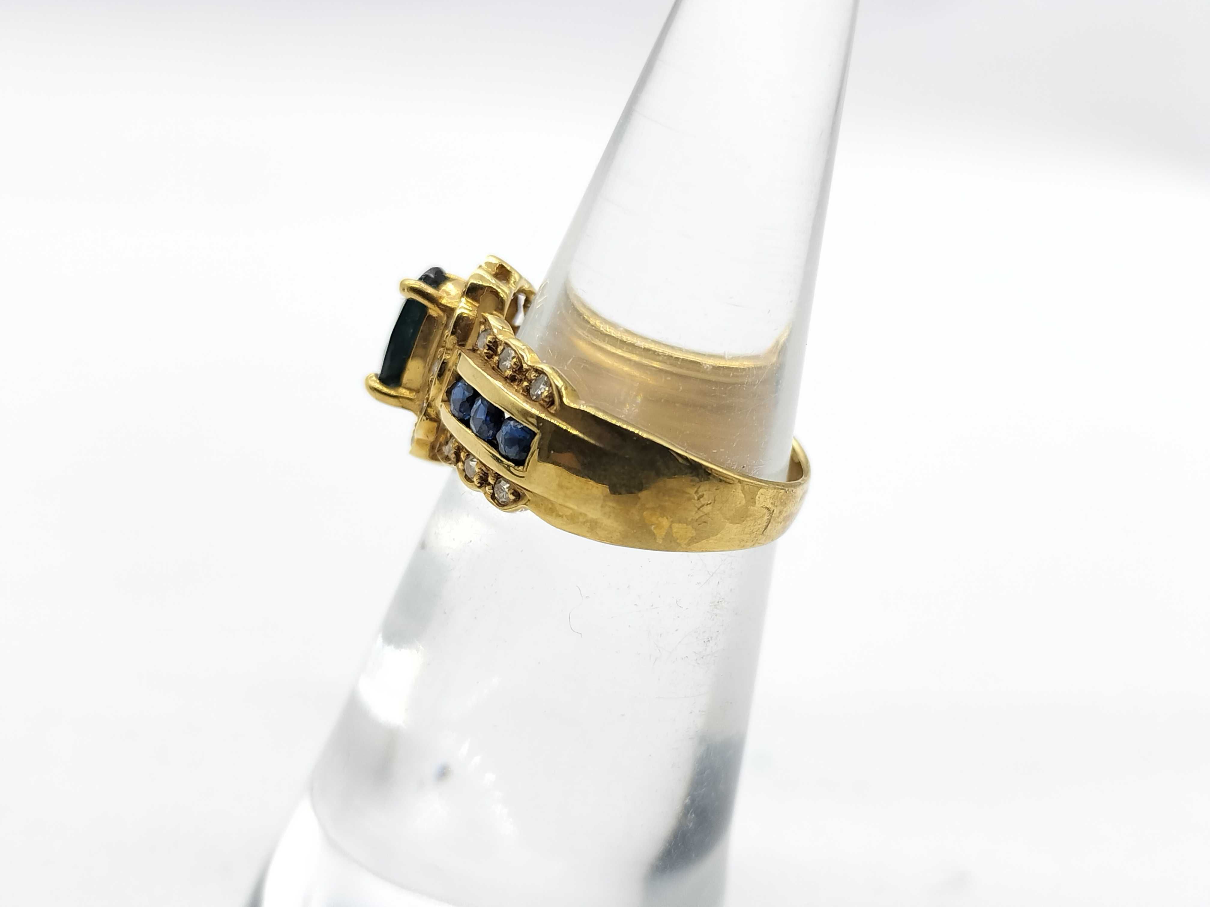 18K Yellow Gold 1.33 Carat Natural Sapphire and Diamond Halo Ring