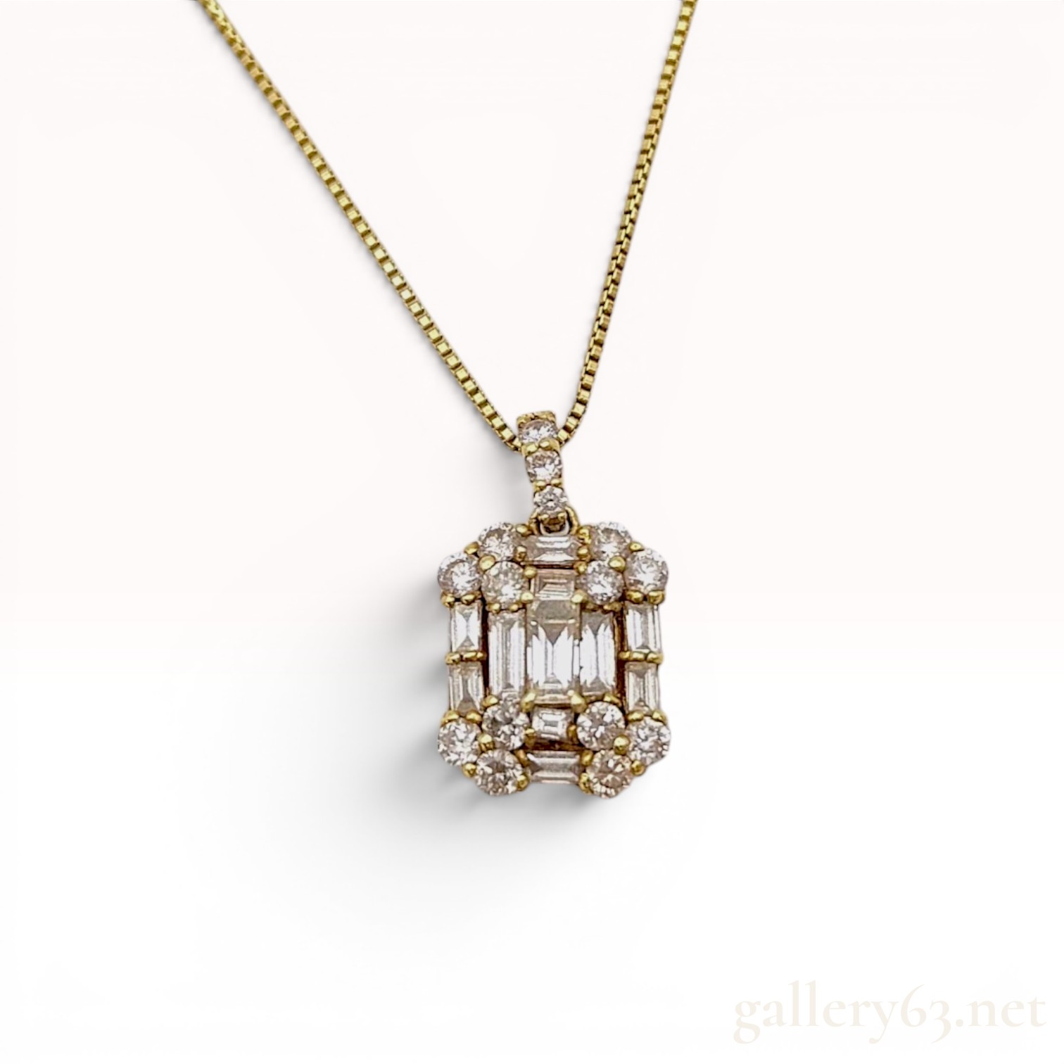 18 Karat Yellow Gold and 0.50 Carat Diamond Cluster Pendant Necklace