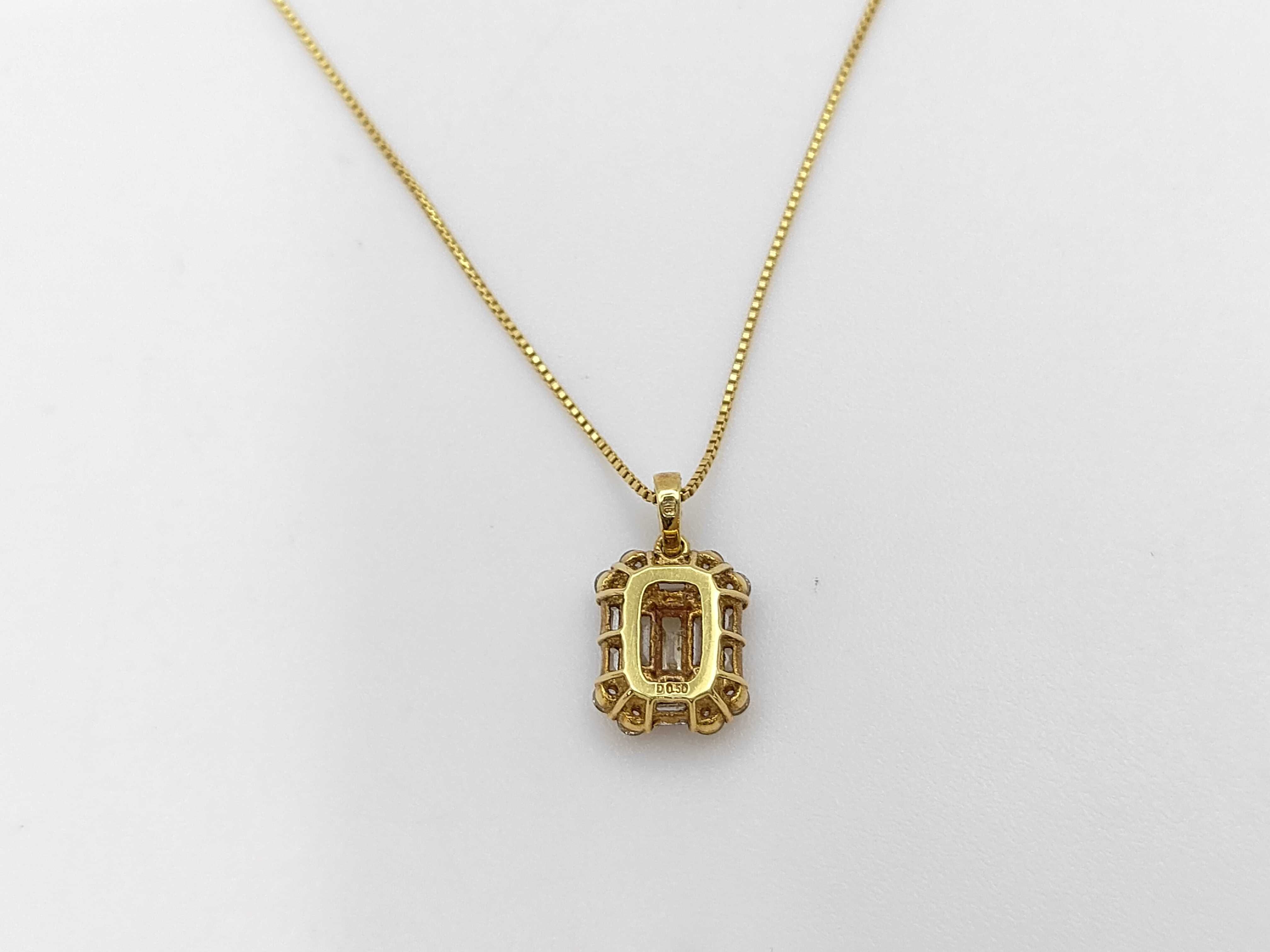 18 Karat Yellow Gold and 0.50 Carat Diamond Cluster Pendant Necklace