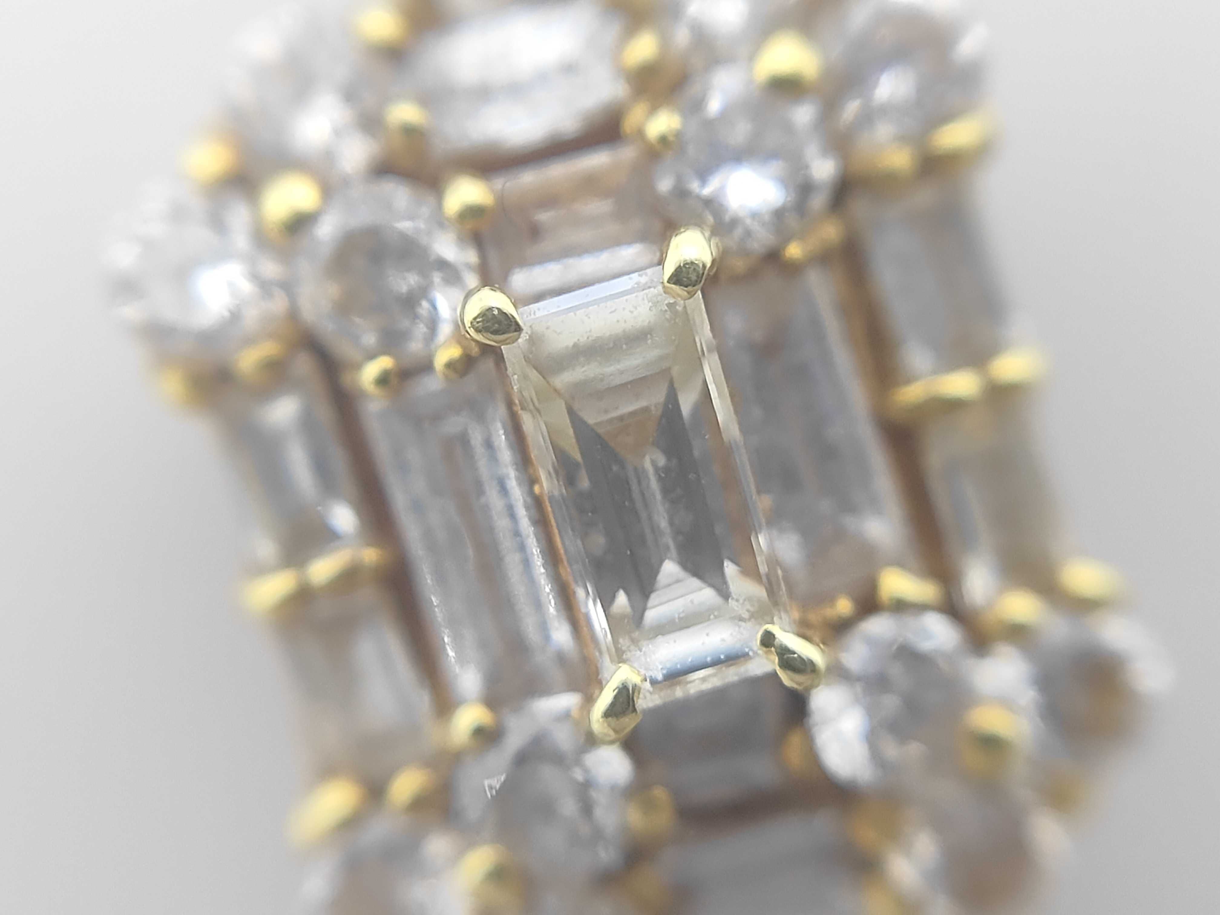 18 Karat Yellow Gold and 0.50 Carat Diamond Cluster Pendant Necklace