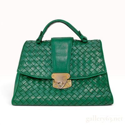 Bottega Veneta Vintage Green Intrecciato Woven Leather Top Handle Bag. This is a vintage Bottega 