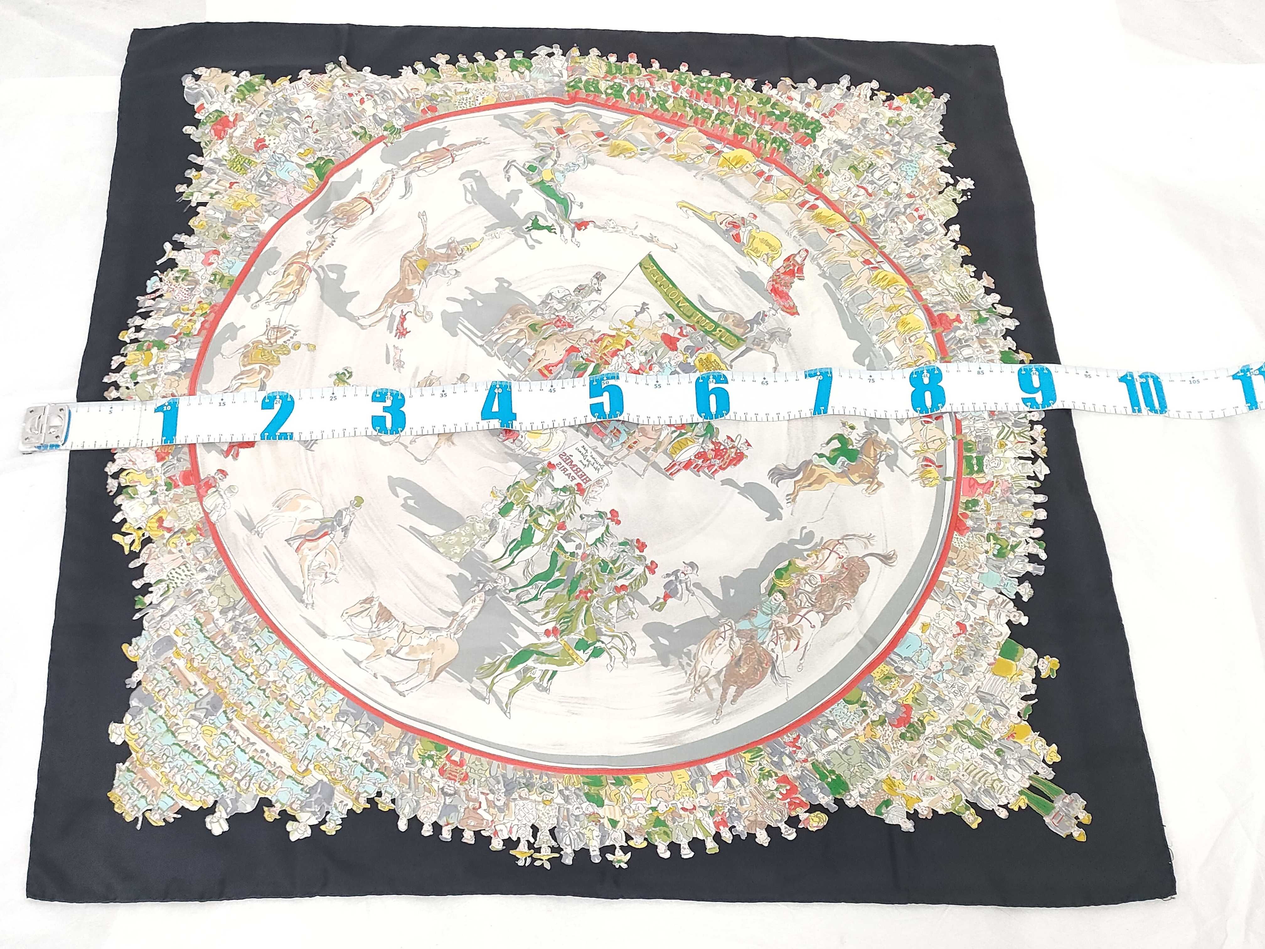 Hermes Silk Twill 90cm Scarf in Tout ce qu'il vous plaira Pattern