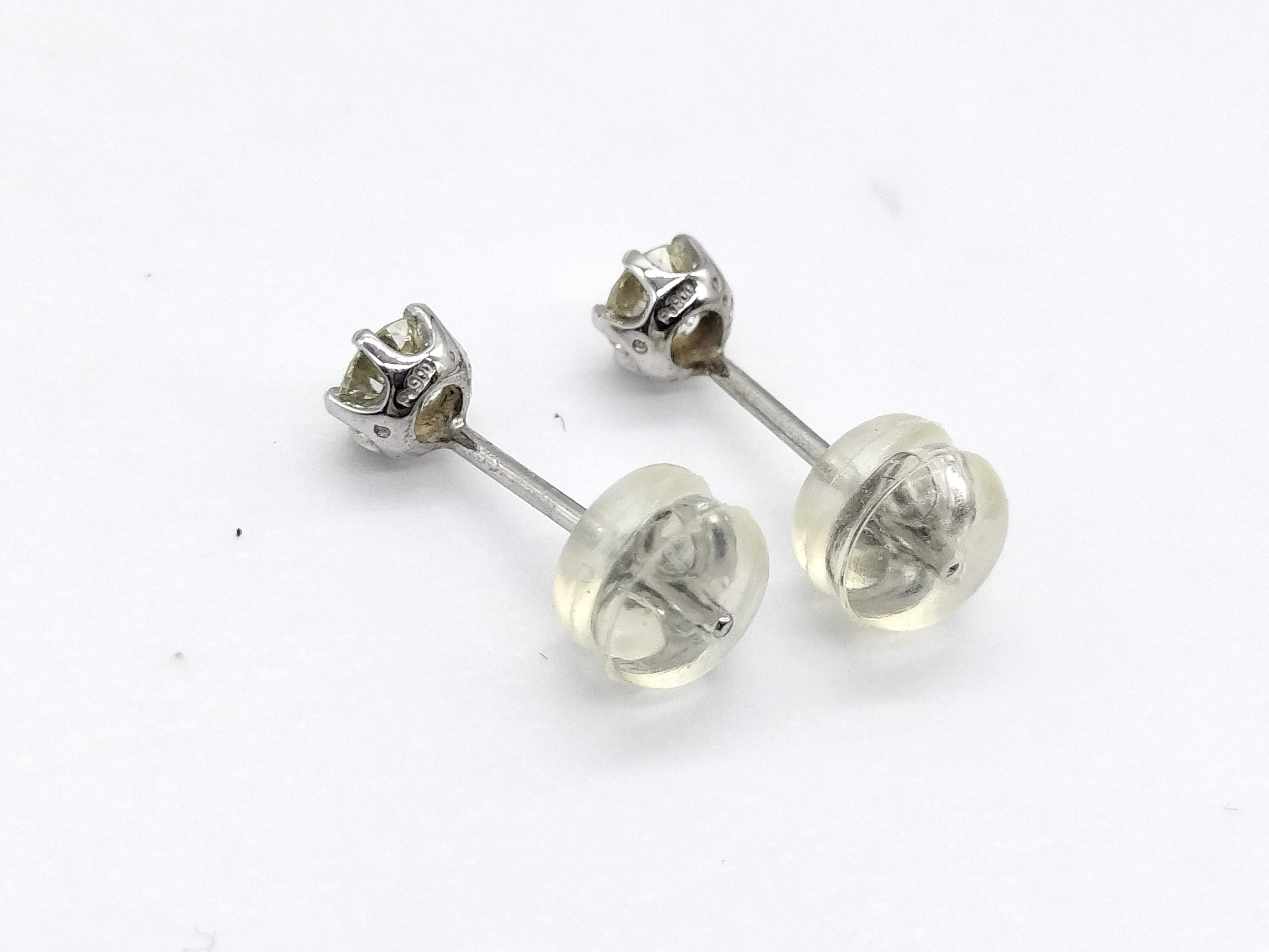 A Pair of Diamond and Pt900 Platinum Stud Earrings