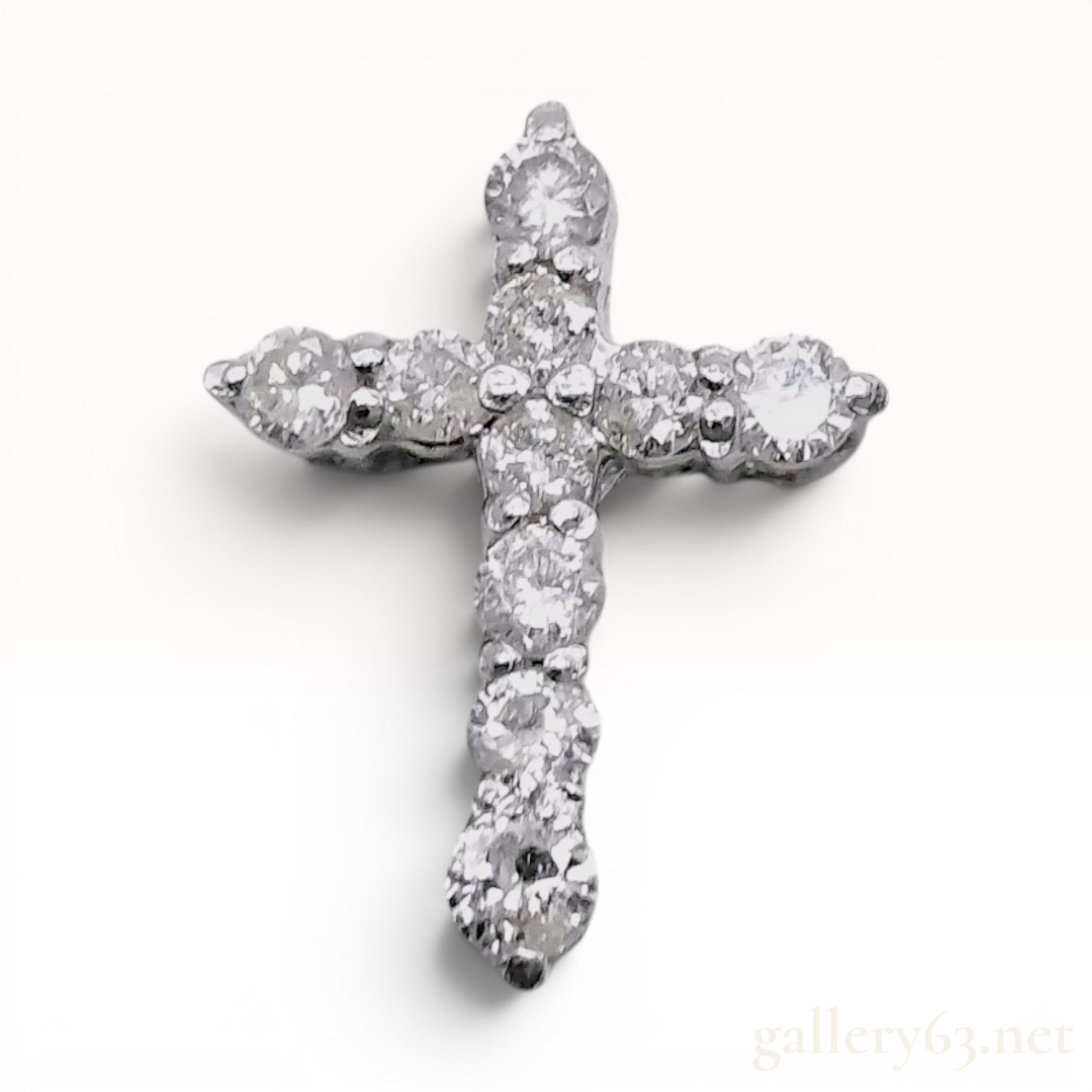 Natural Diamond Cross Pendant in Pt900 Platinum