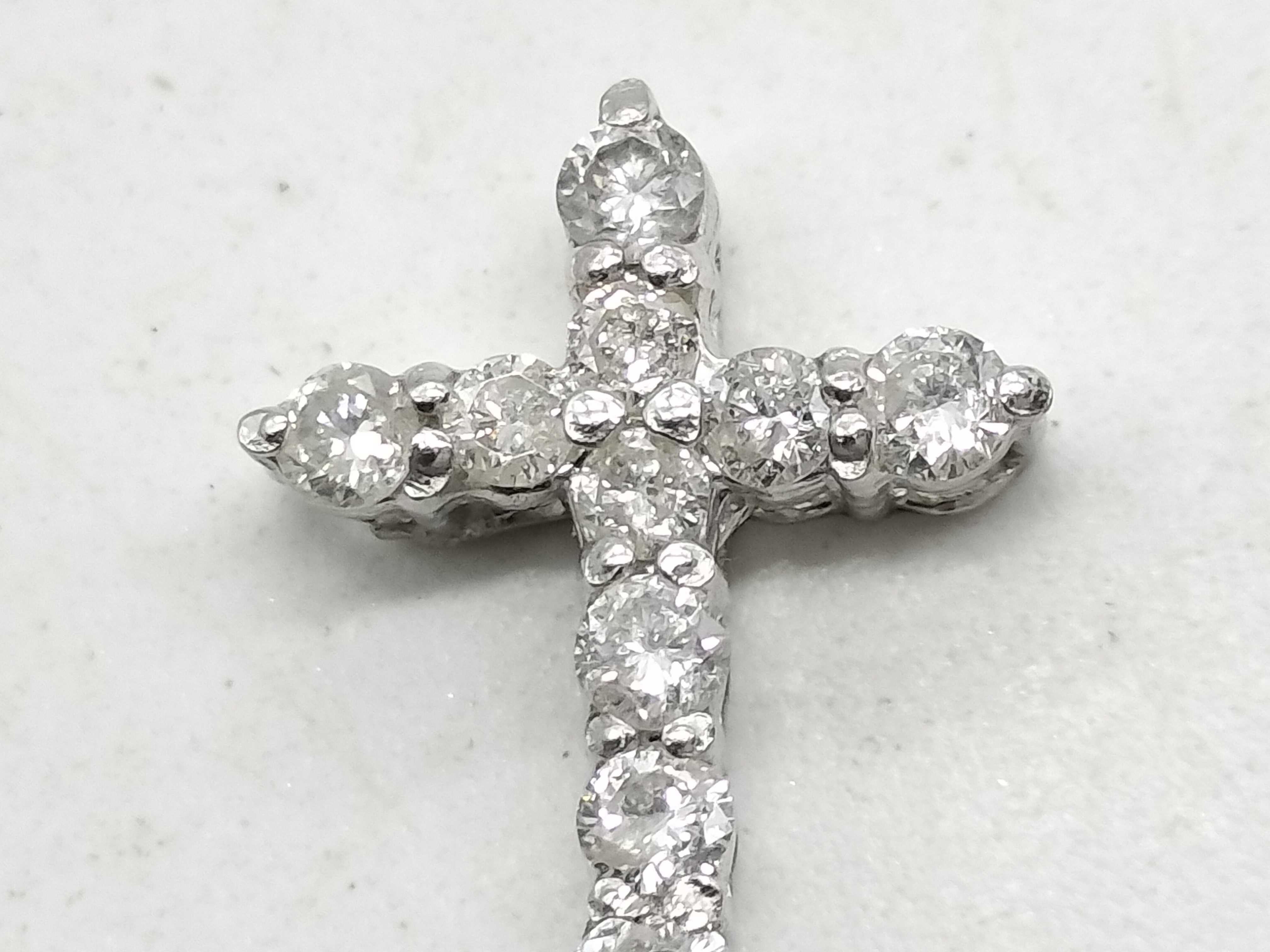 Natural Diamond Cross Pendant in Pt900 Platinum