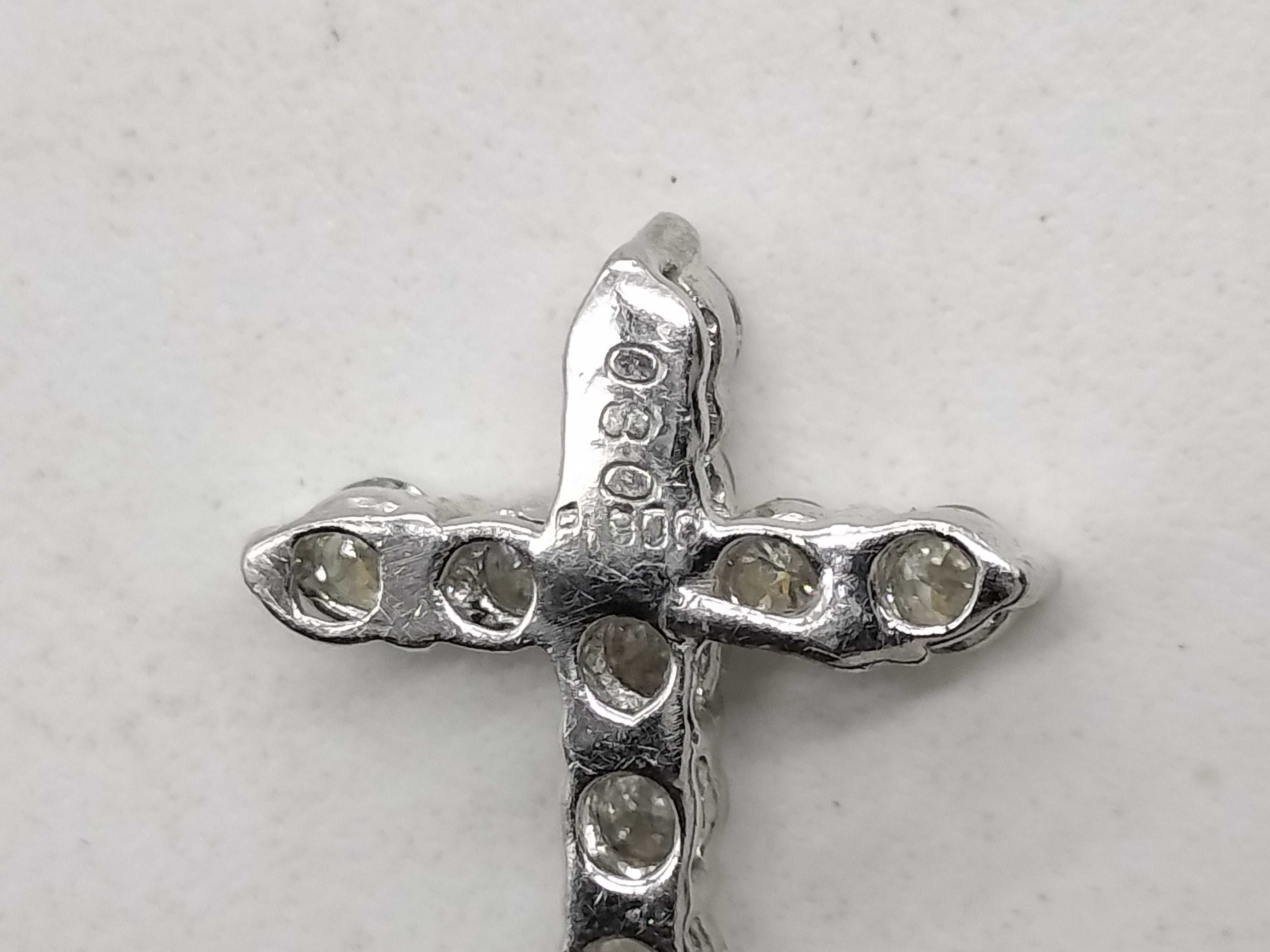 Natural Diamond Cross Pendant in Pt900 Platinum