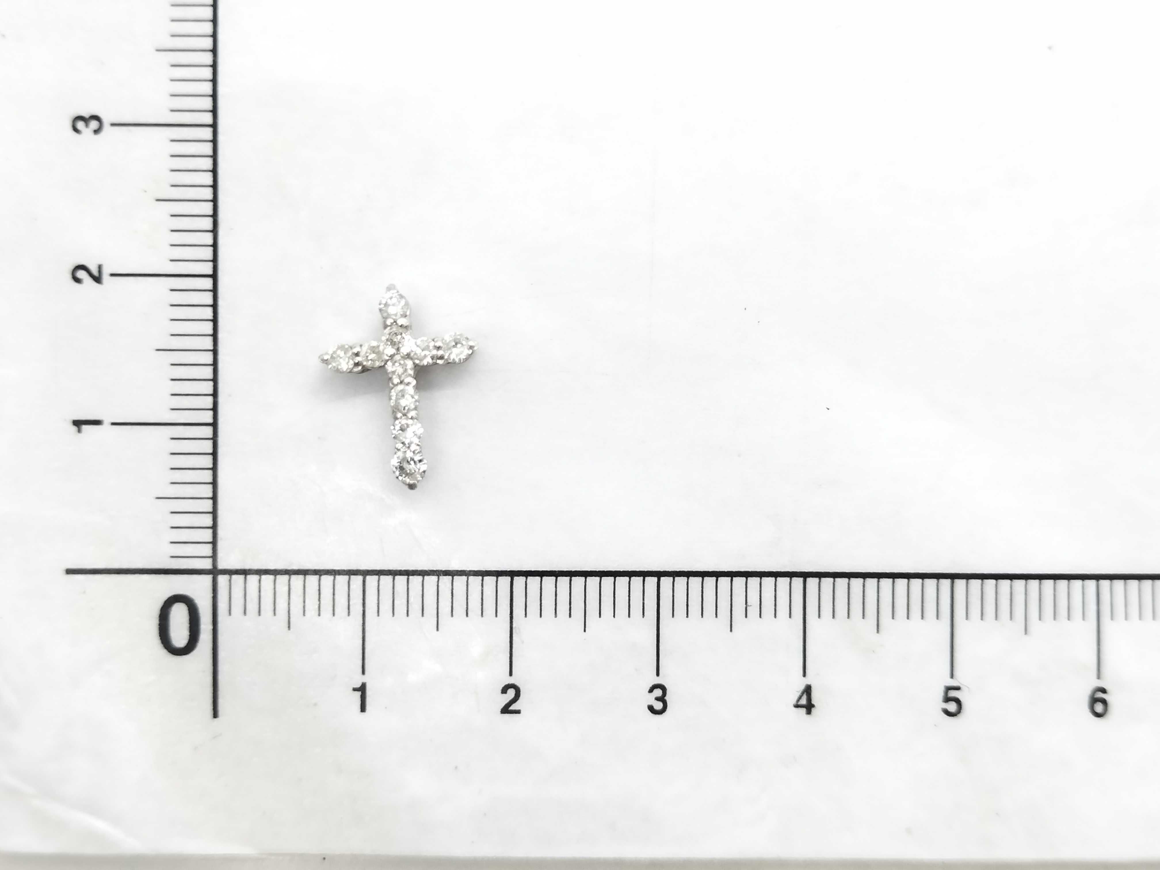 Natural Diamond Cross Pendant in Pt900 Platinum