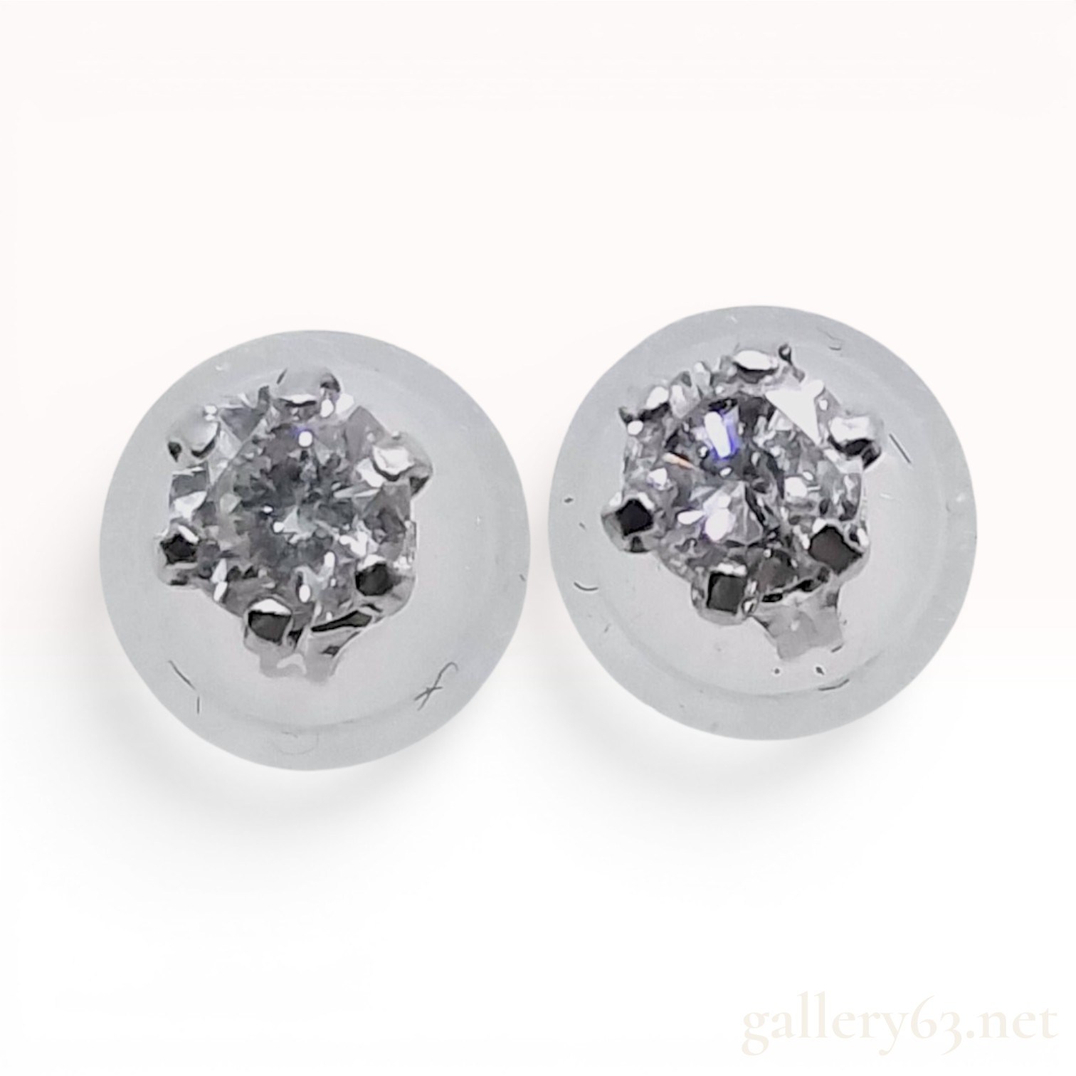 A Pair of Natural Diamond and Pt900 Platinum Stud Earrings