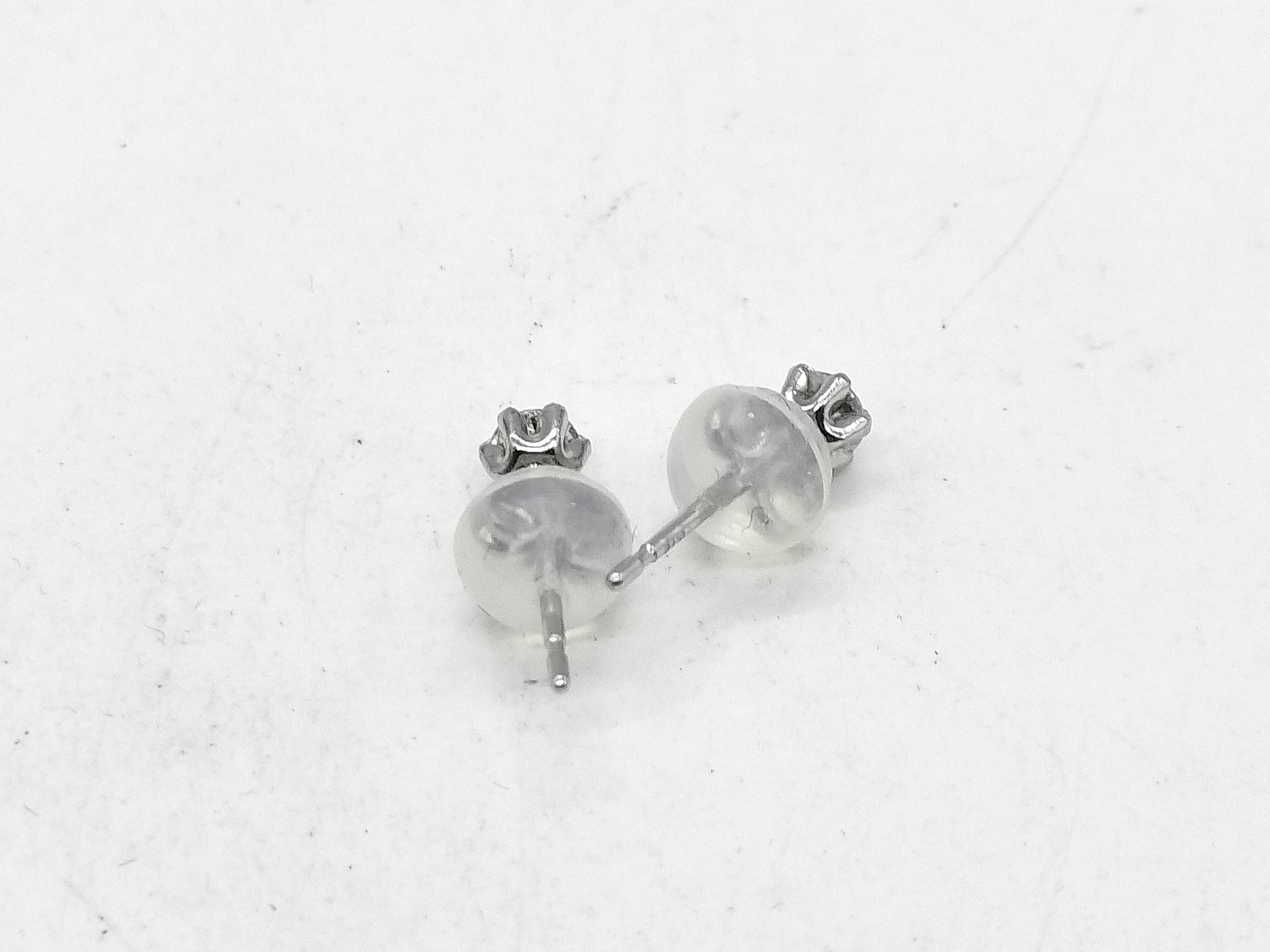 A Pair of Natural Diamond and Pt900 Platinum Stud Earrings