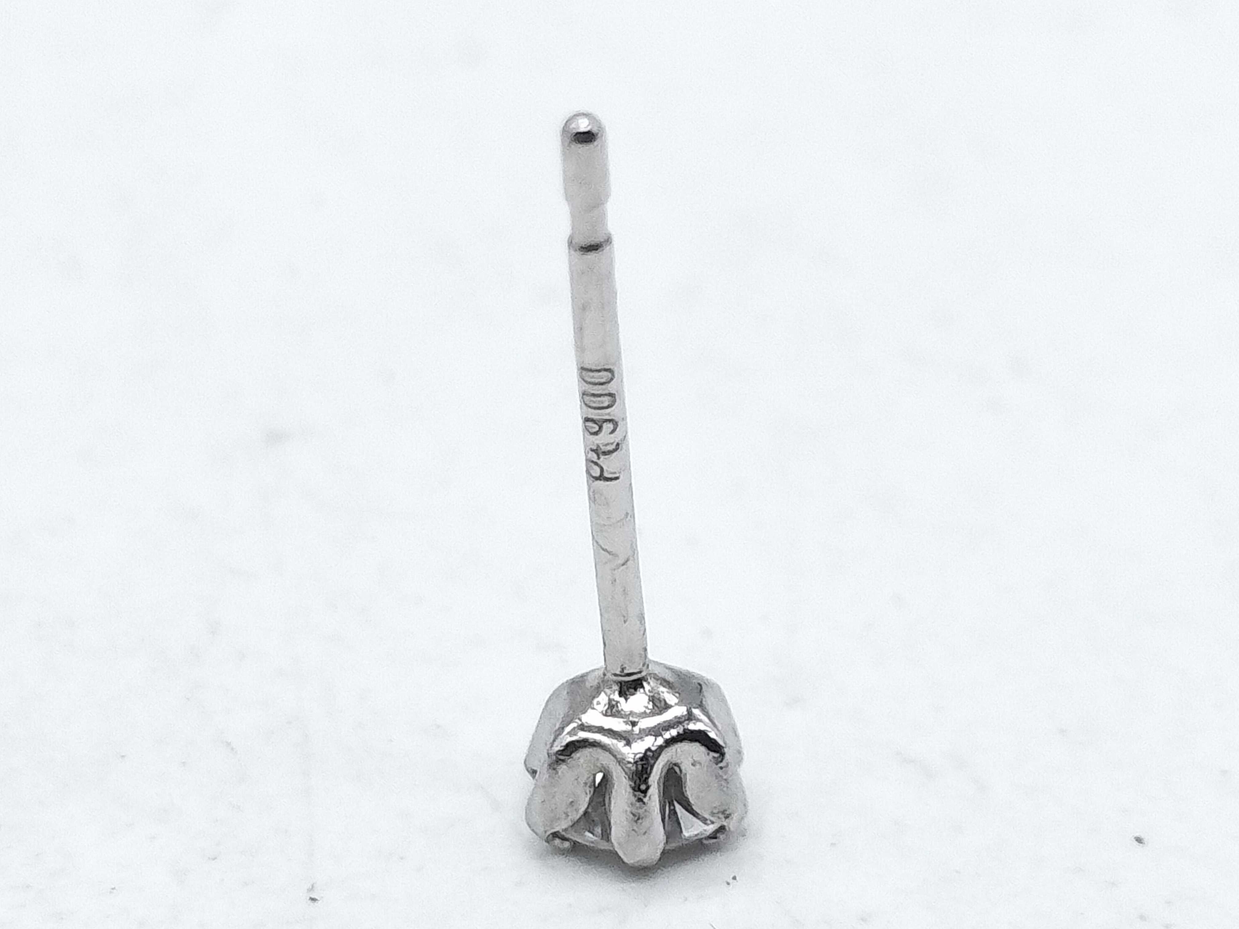 A Pair of Natural Diamond and Pt900 Platinum Stud Earrings