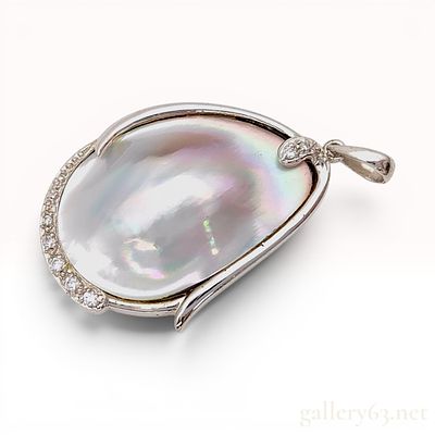 Mabe Pearl Pendant in Sterling Silver. A contemporary pendant featuring a large, free-form 
