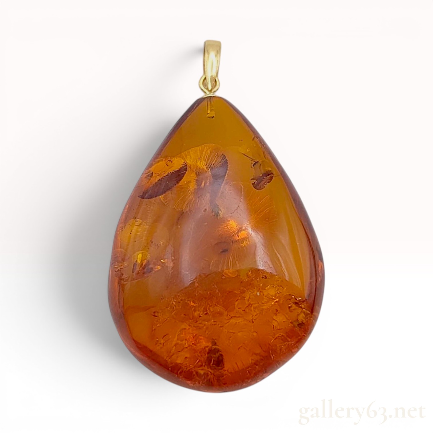 Baltic Amber and 18K Yellow Gold Teardrop Pendant