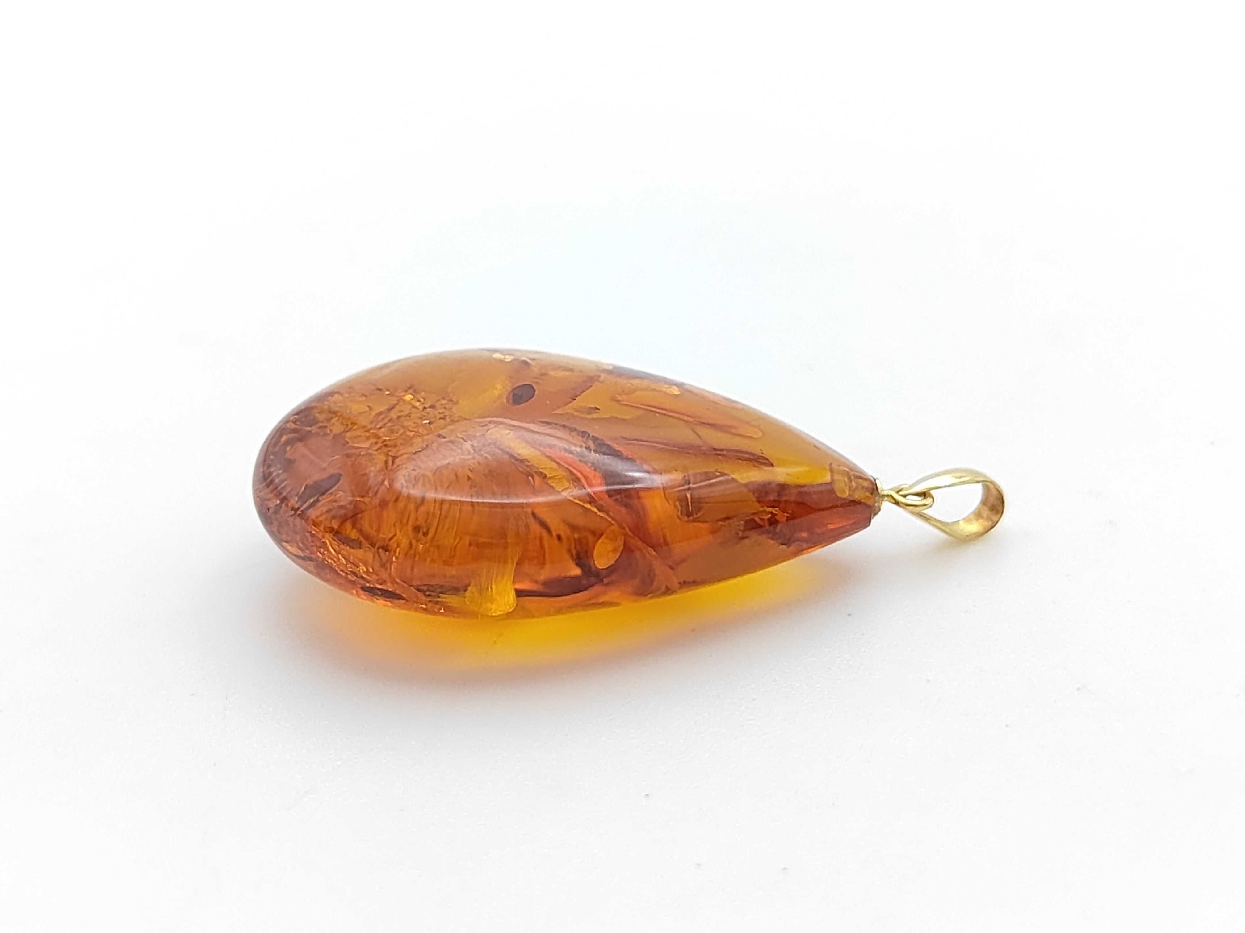 Baltic Amber and 18K Yellow Gold Teardrop Pendant