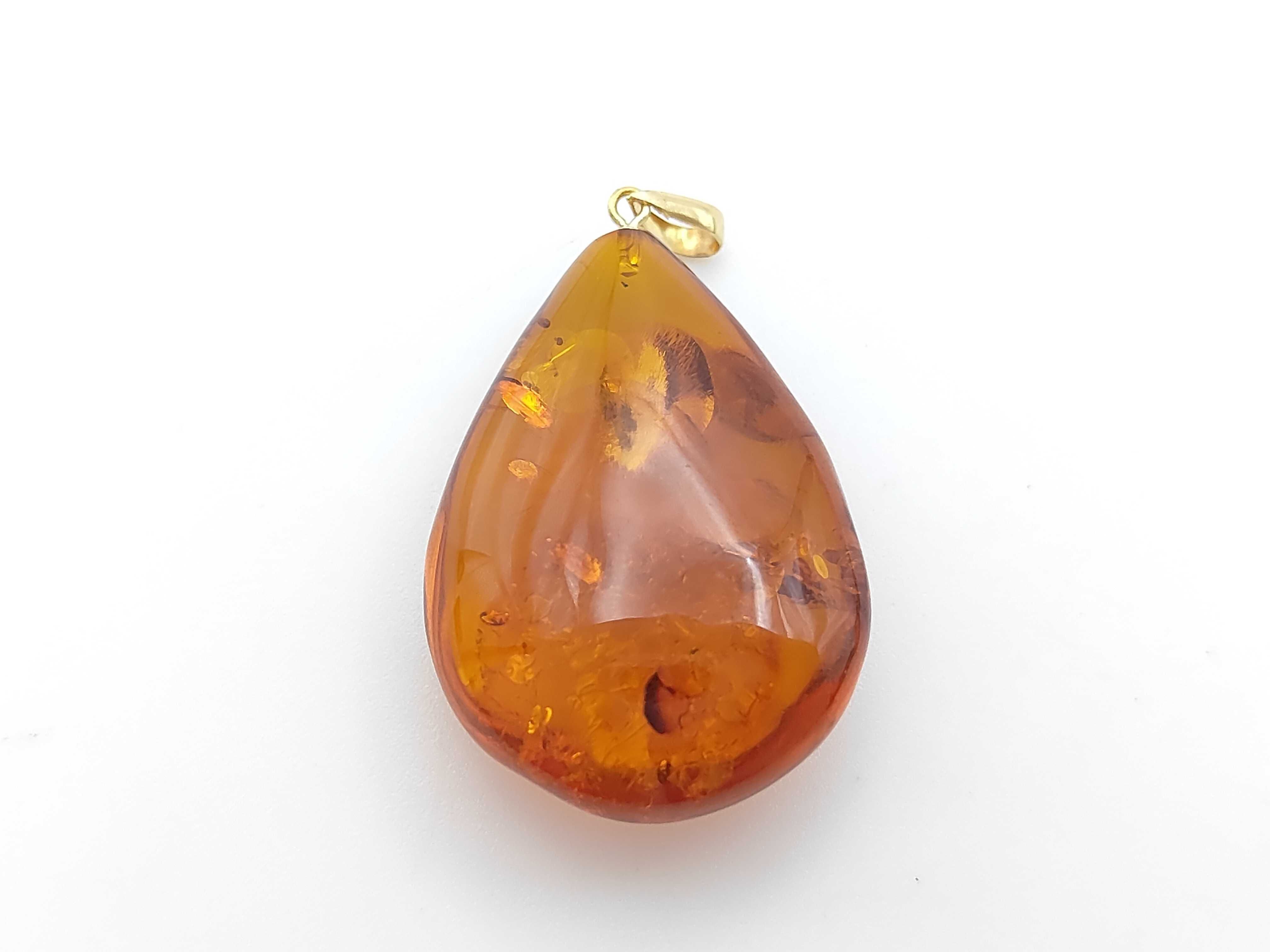 Baltic Amber and 18K Yellow Gold Teardrop Pendant
