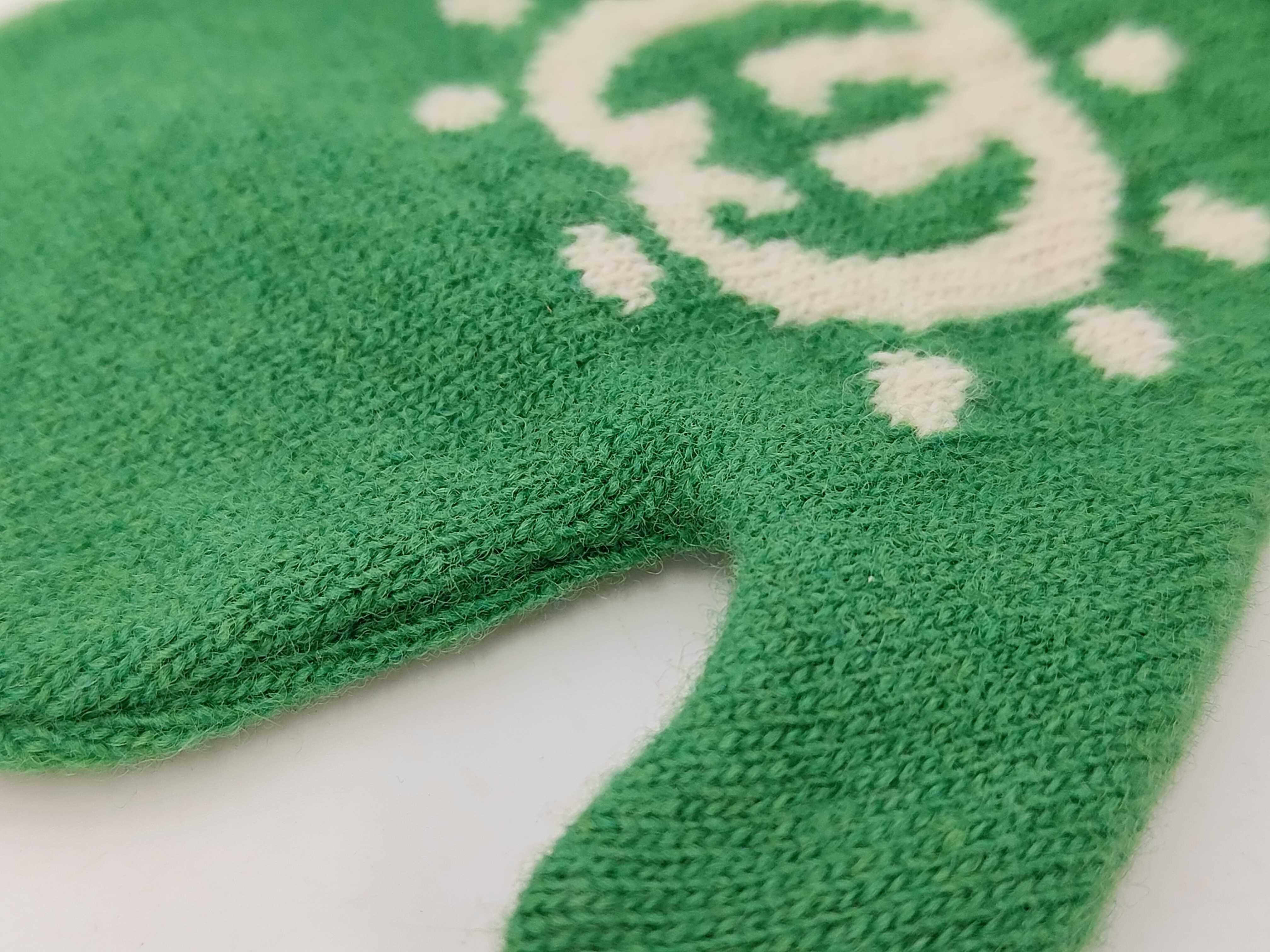 A Pair of Gucci Child's Green Wool Mittens with GG and UFO Intarsia