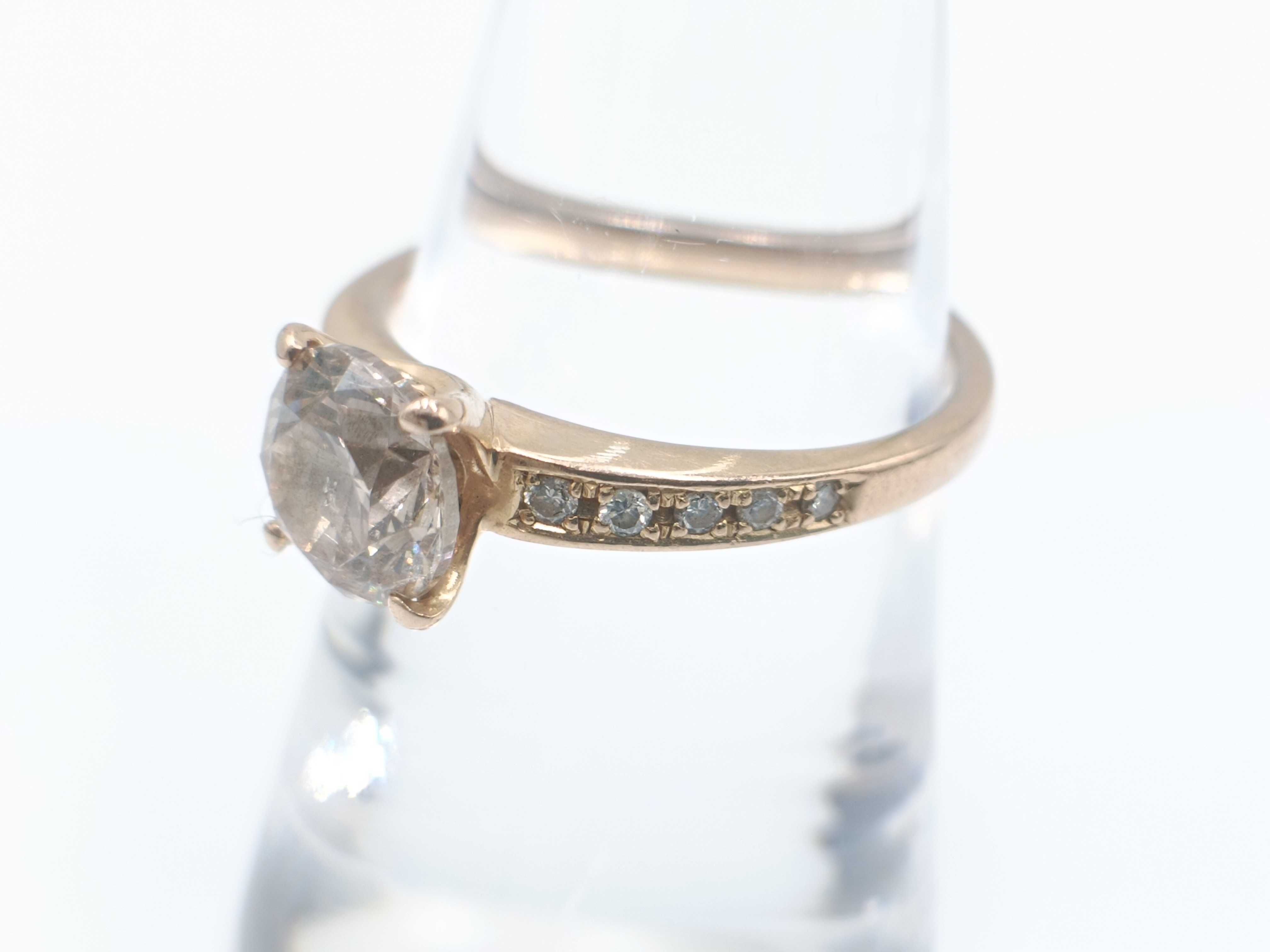 18K Gold Ring with 1.34 Carat Round Brilliant Cut Champagne Diamond and Accent Diamonds