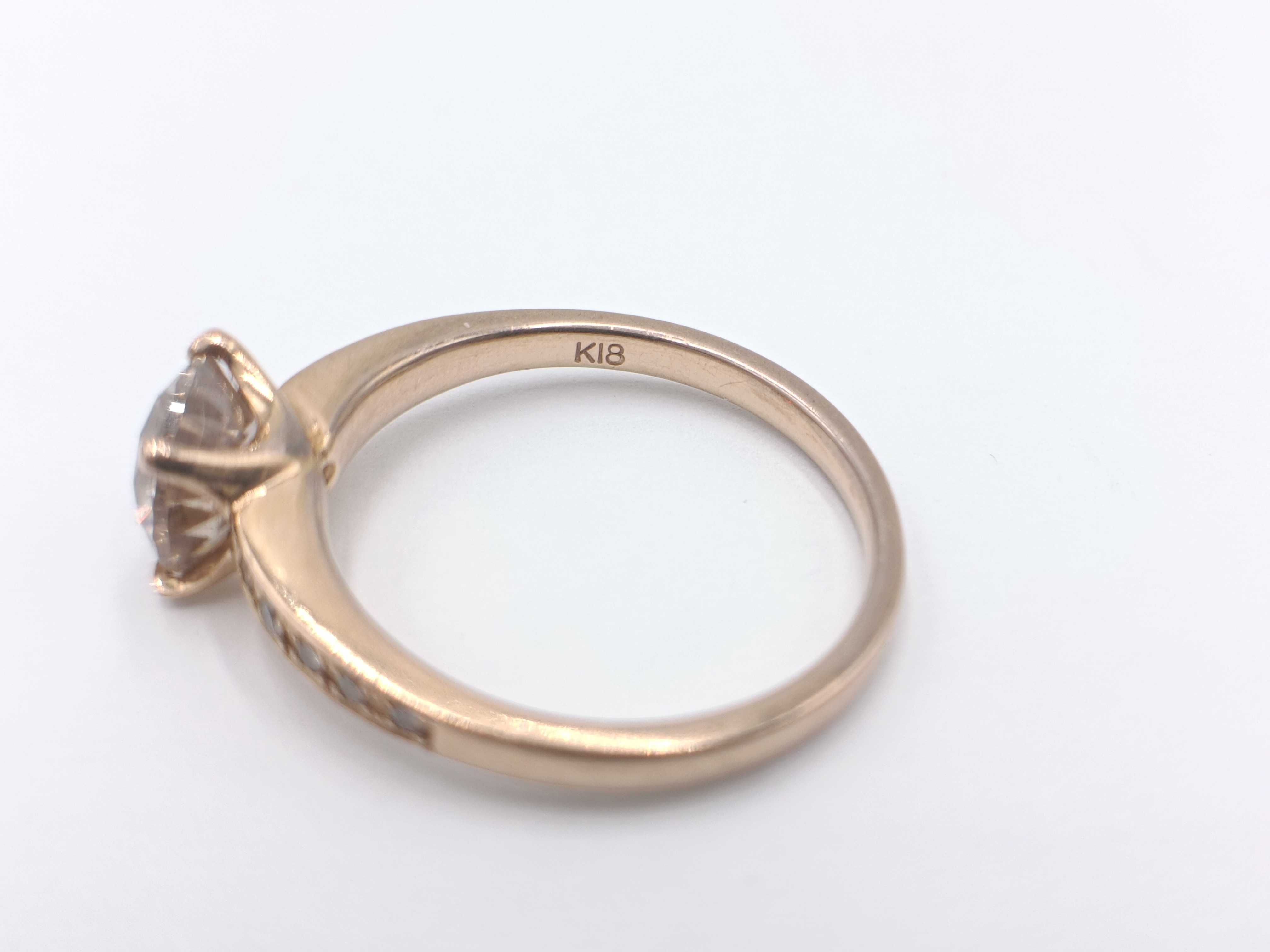 18K Gold Ring with 1.34 Carat Round Brilliant Cut Champagne Diamond and Accent Diamonds